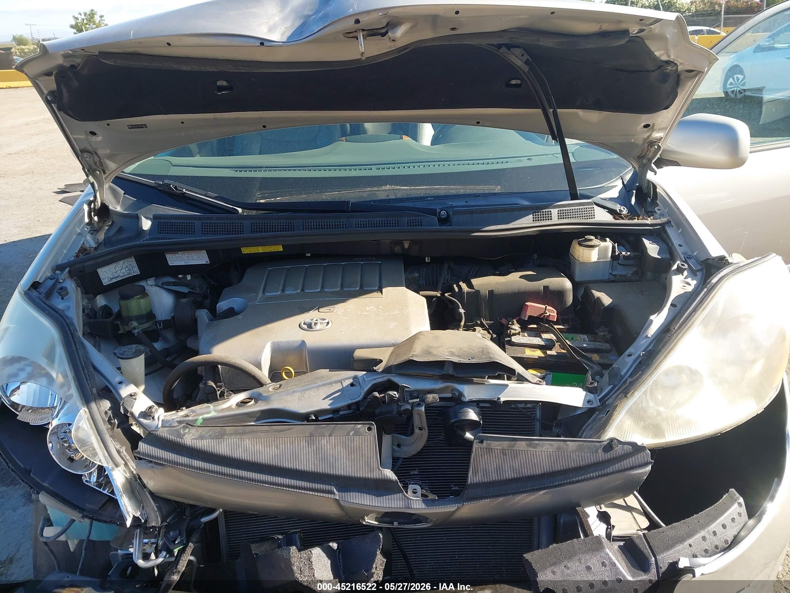 2010 Toyota Sienna Xle Серебряный vin: 5TDYK4CC4AS318843