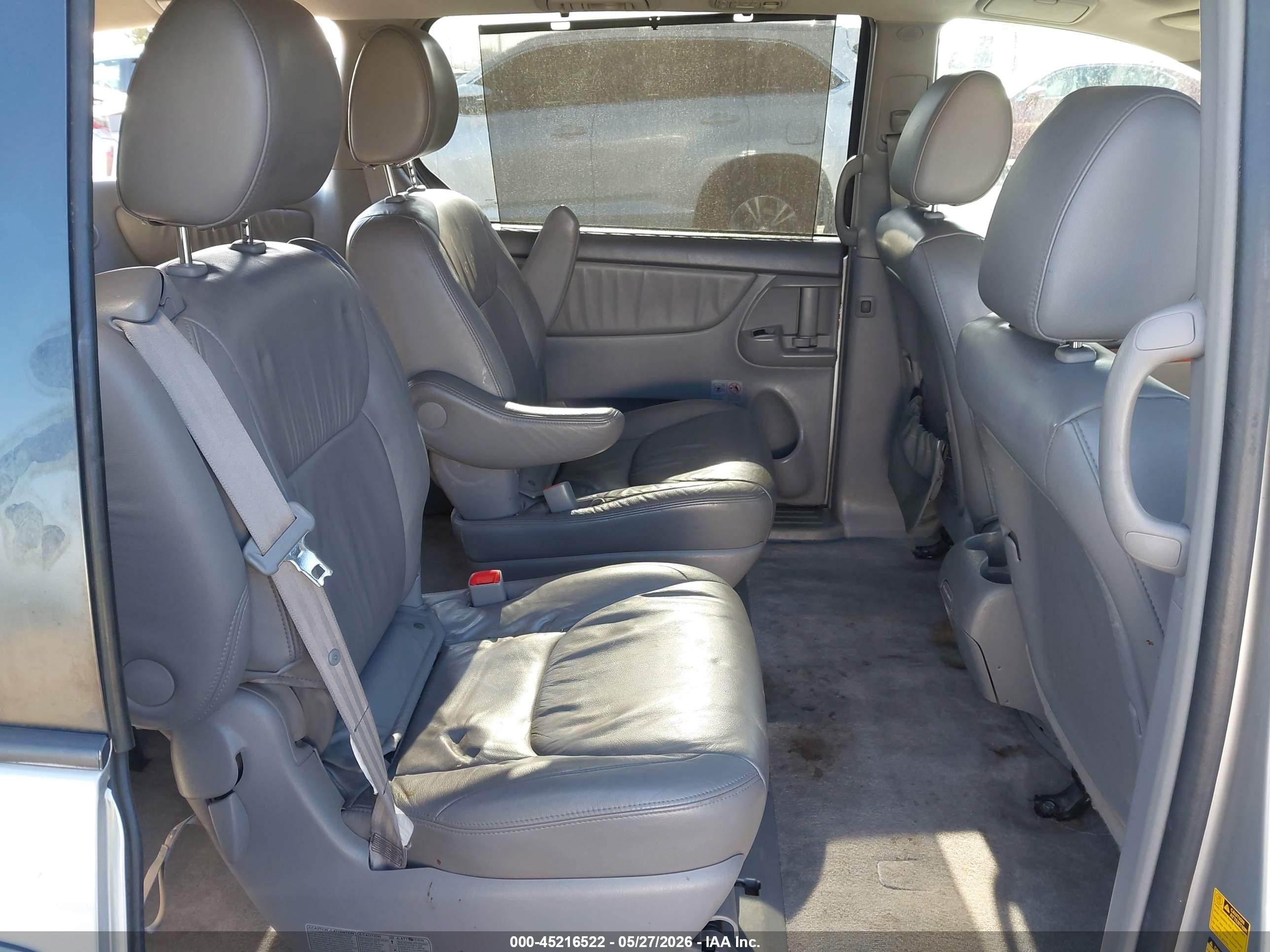 2010 Toyota Sienna Xle Серебряный vin: 5TDYK4CC4AS318843