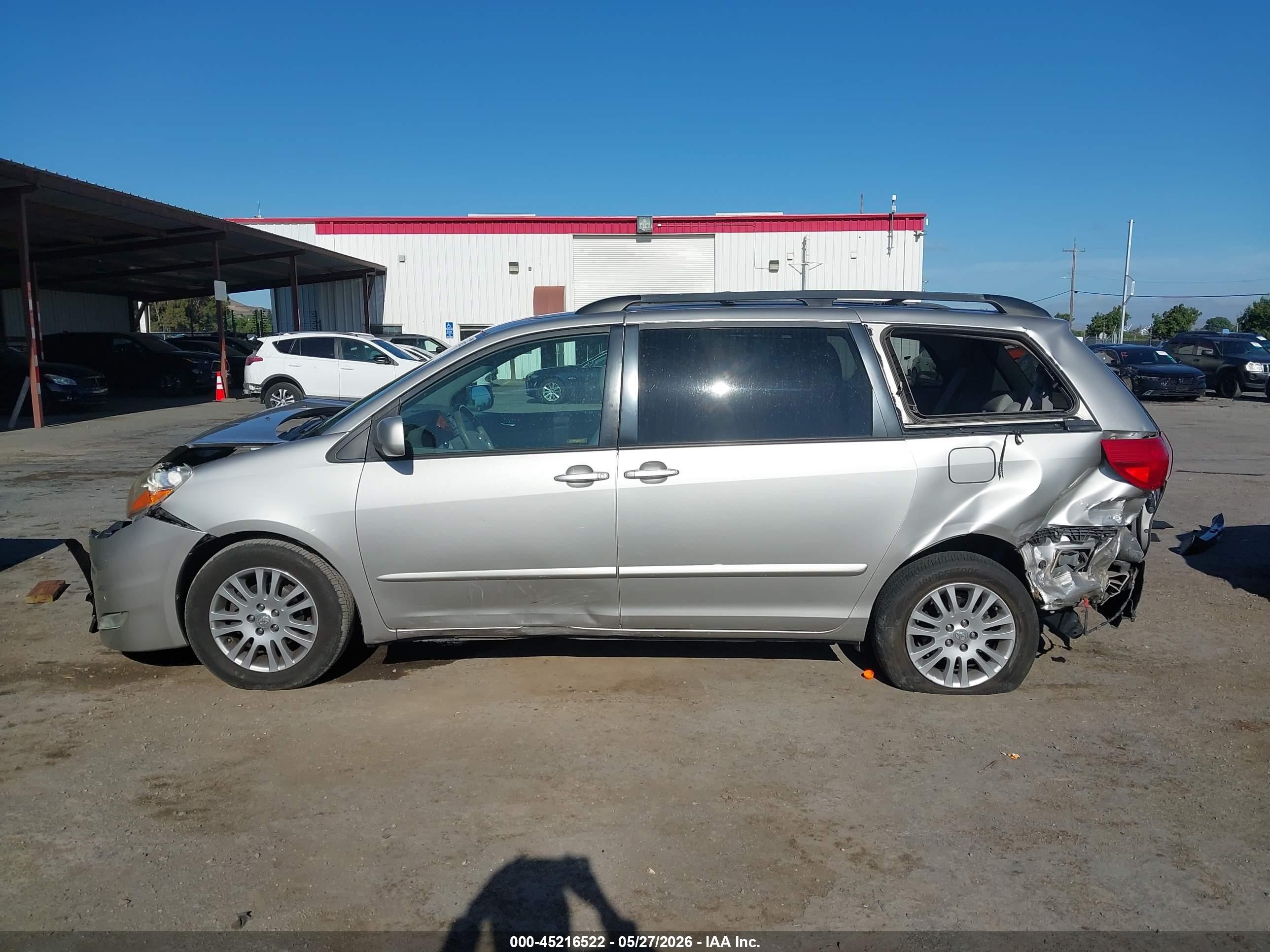 2010 Toyota Sienna Xle Серебряный vin: 5TDYK4CC4AS318843