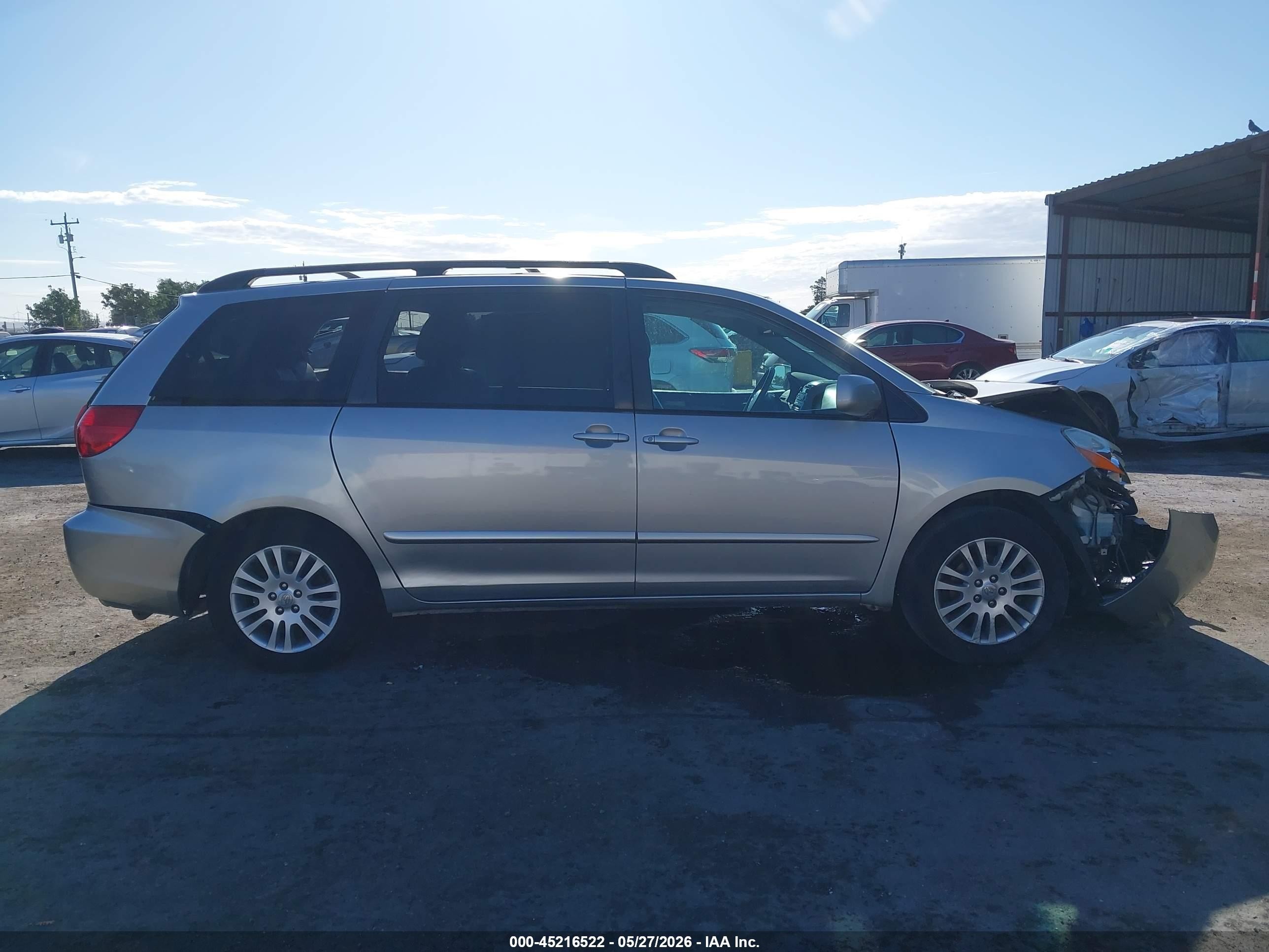 2010 Toyota Sienna Xle Серебряный vin: 5TDYK4CC4AS318843
