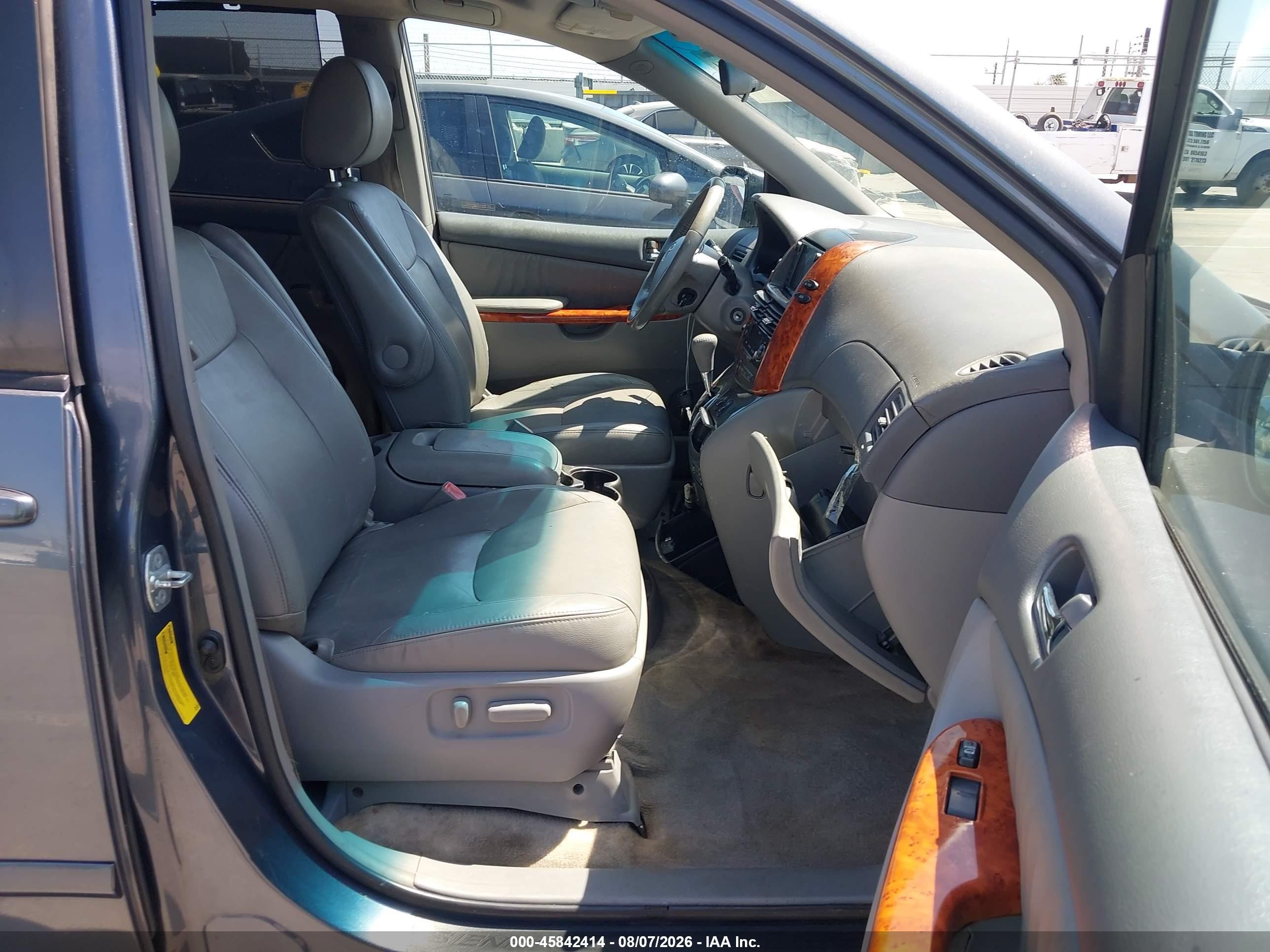 2010 Toyota Sienna Xle Gray vin: 5TDYK4CC5AS332766