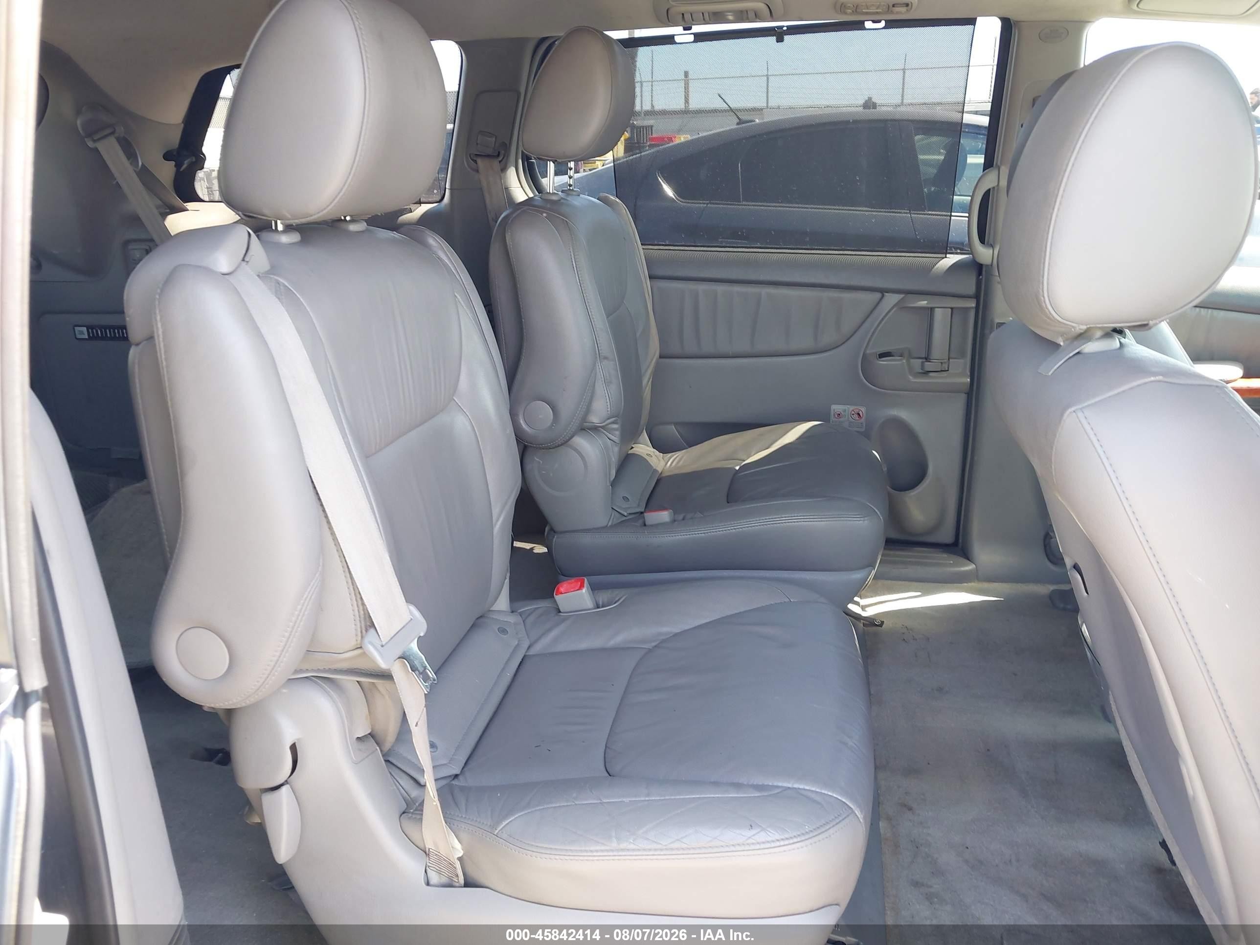 2010 Toyota Sienna Xle Gray vin: 5TDYK4CC5AS332766