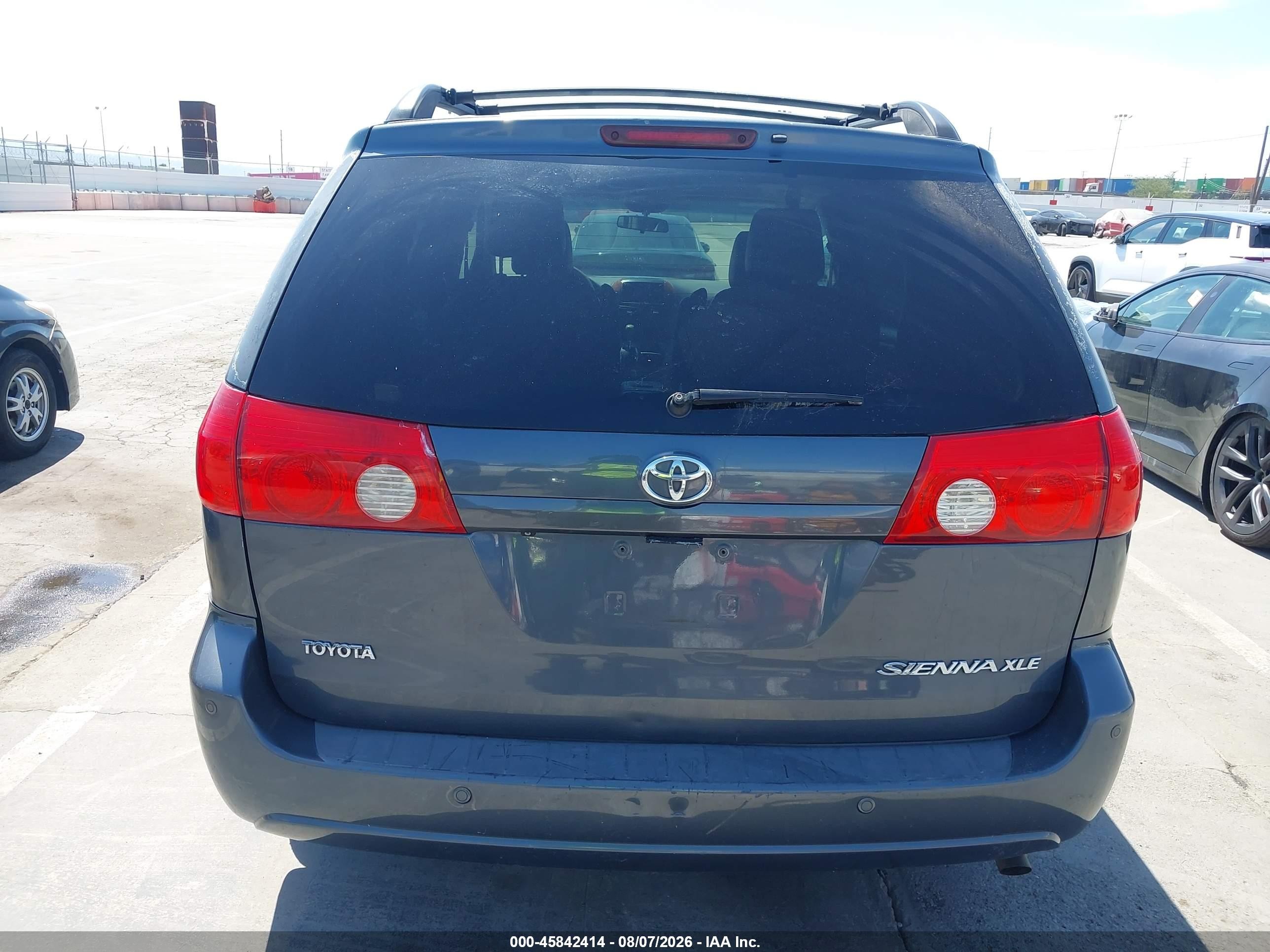 2010 Toyota Sienna Xle Gray vin: 5TDYK4CC5AS332766