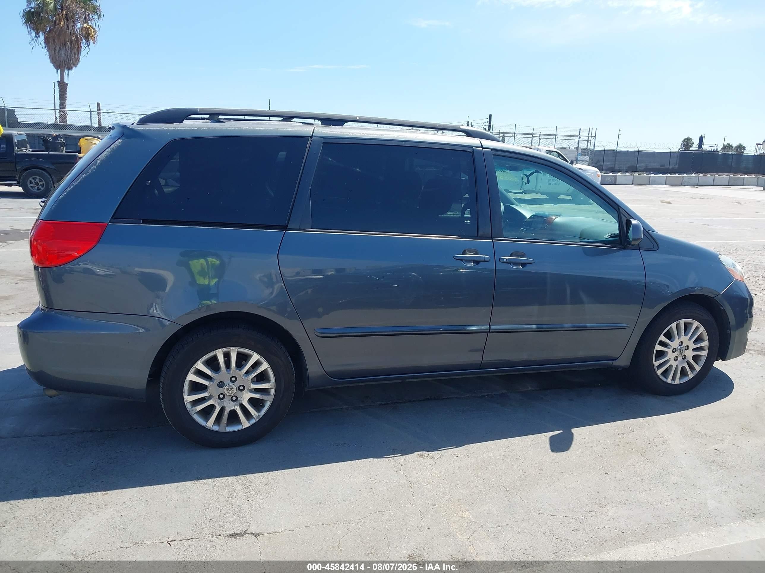 2010 Toyota Sienna Xle Gray vin: 5TDYK4CC5AS332766