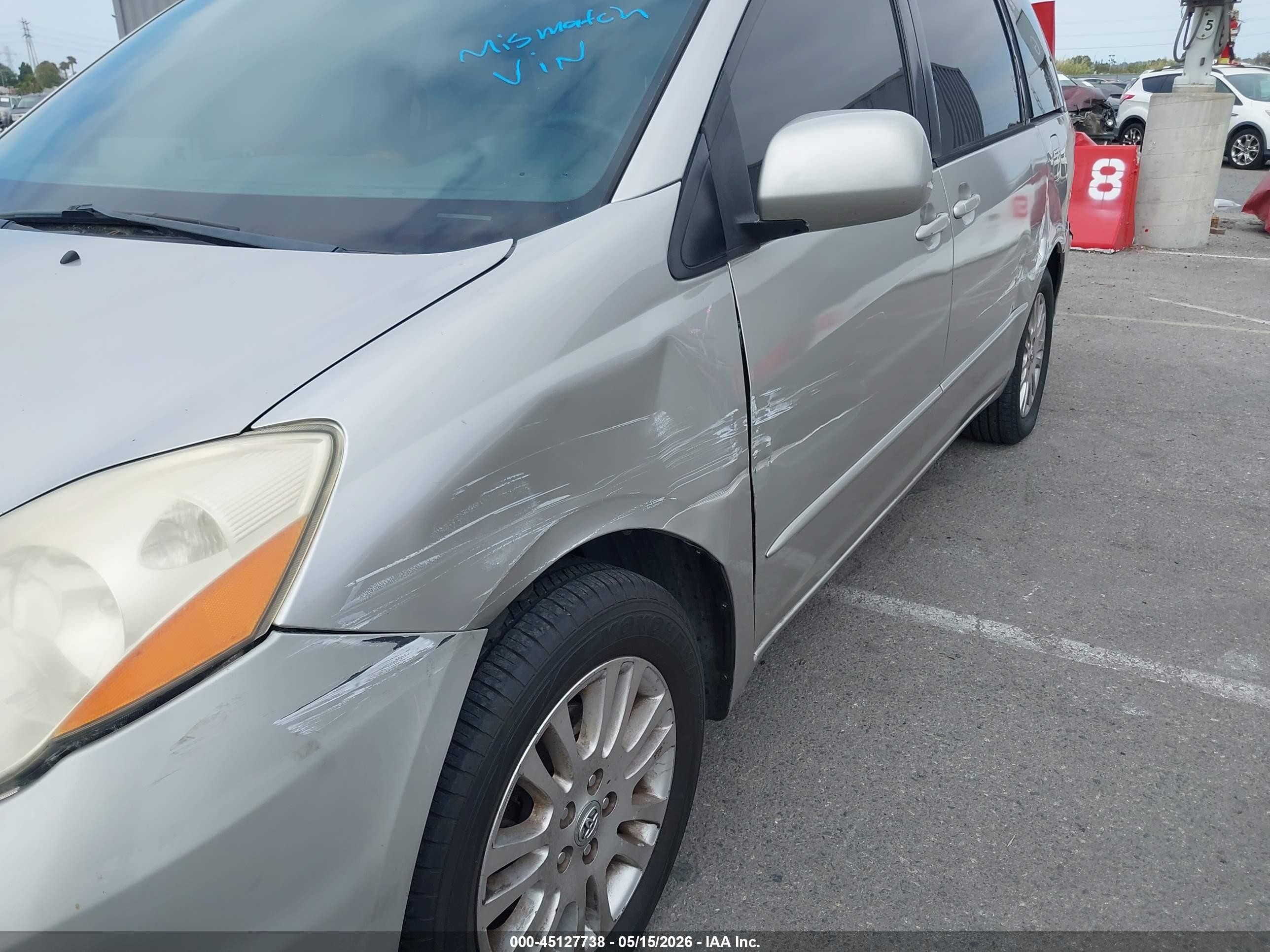 2010 Toyota Sienna Xle/xle Limited Silver vin: 5TDYK4CC6AS304460