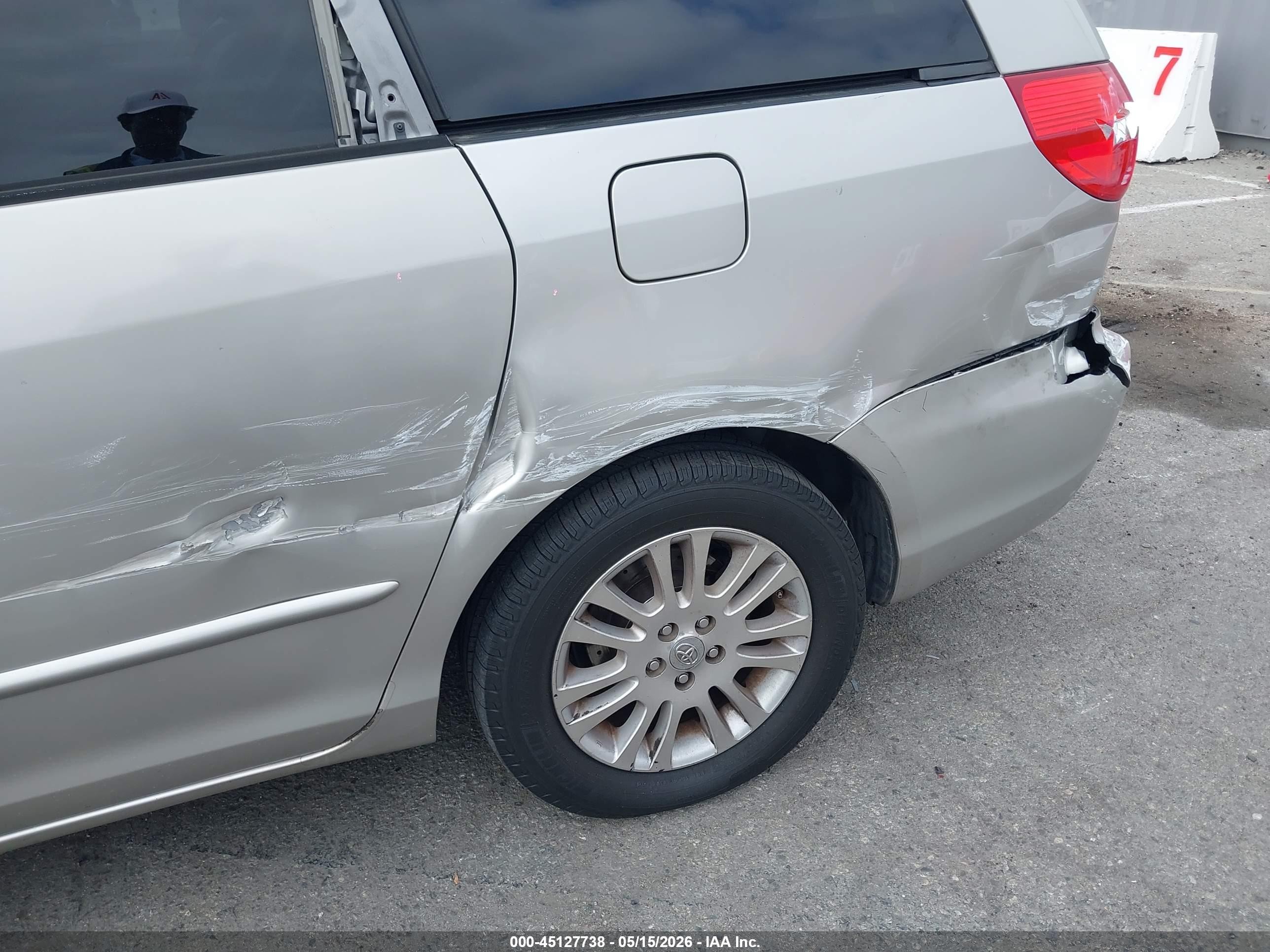2010 Toyota Sienna Xle/xle Limited Silver vin: 5TDYK4CC6AS304460