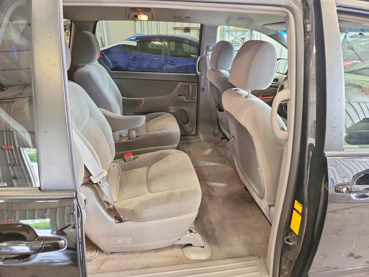2010 Toyota Sienna Xle Black vin: 5TDYK4CC6AS329407