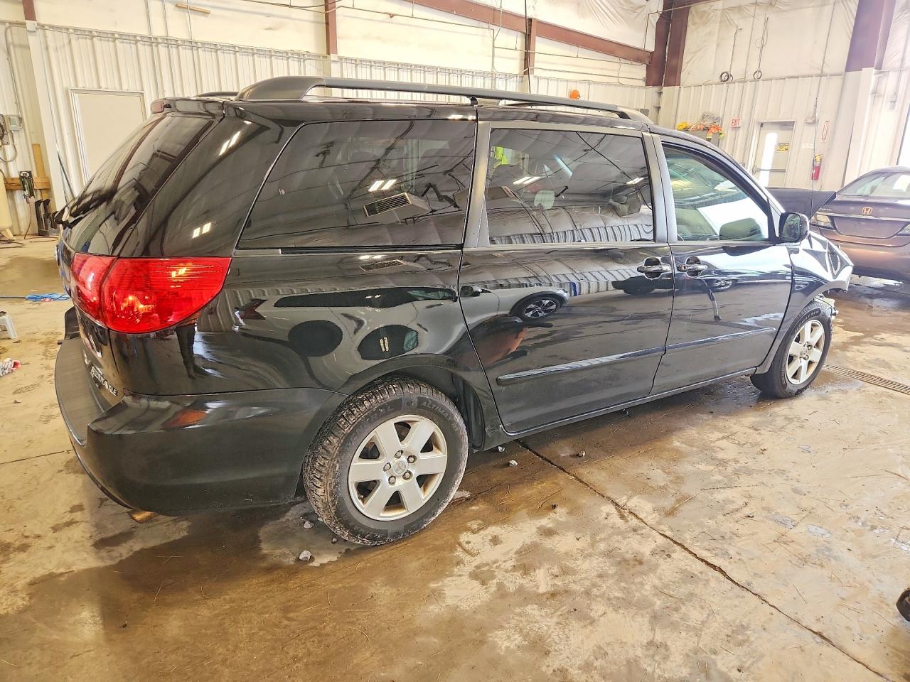 2010 Toyota Sienna Xle Black vin: 5TDYK4CC6AS329407