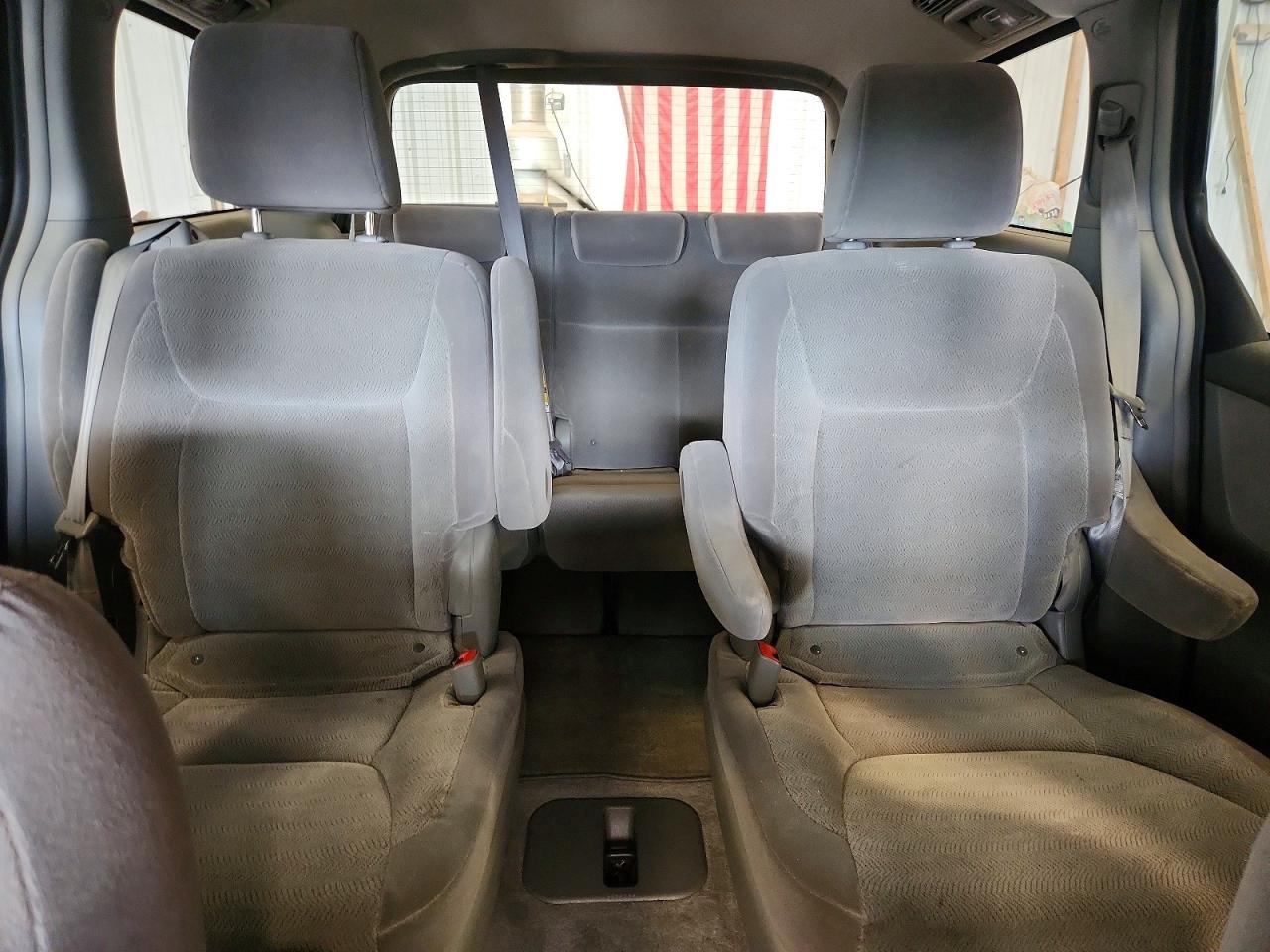 2010 Toyota Sienna Xle Black vin: 5TDYK4CC6AS329407