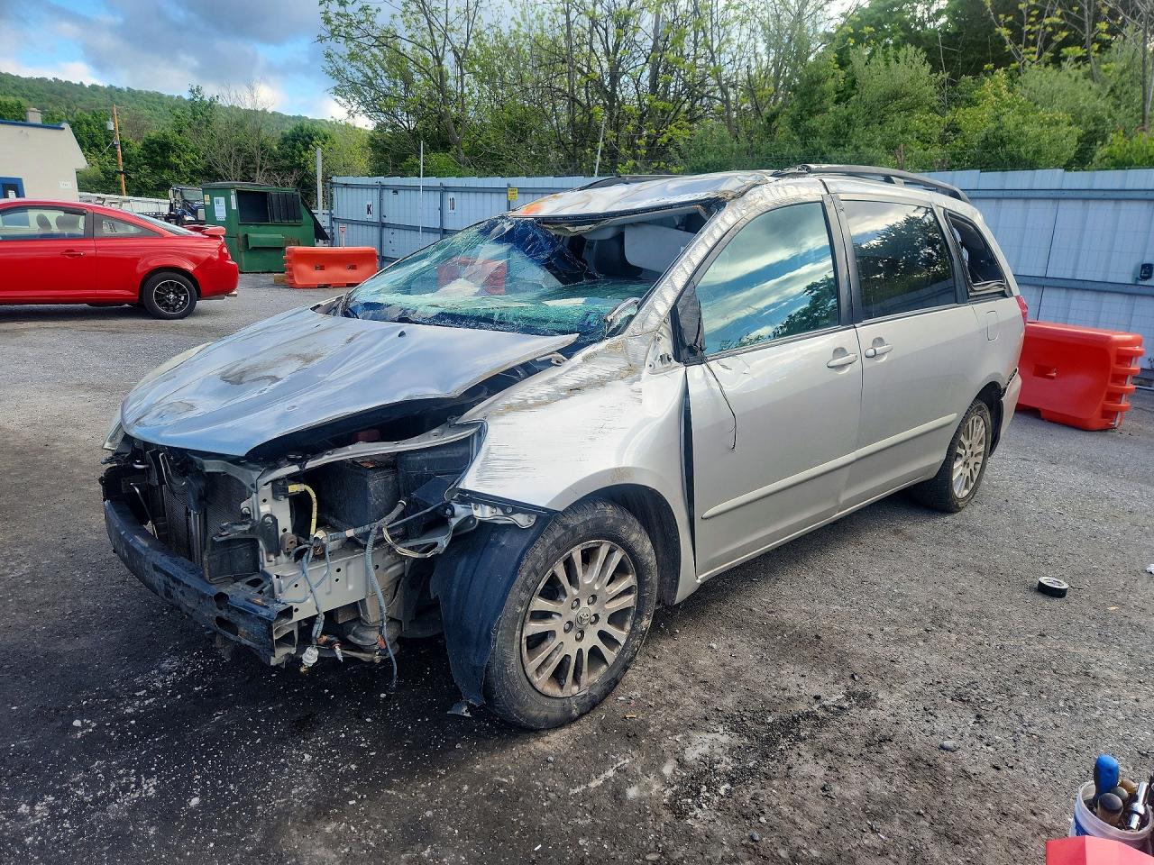 2010 Toyota Sienna Xle Серебряный vin: 5TDYK4CC6AS341623