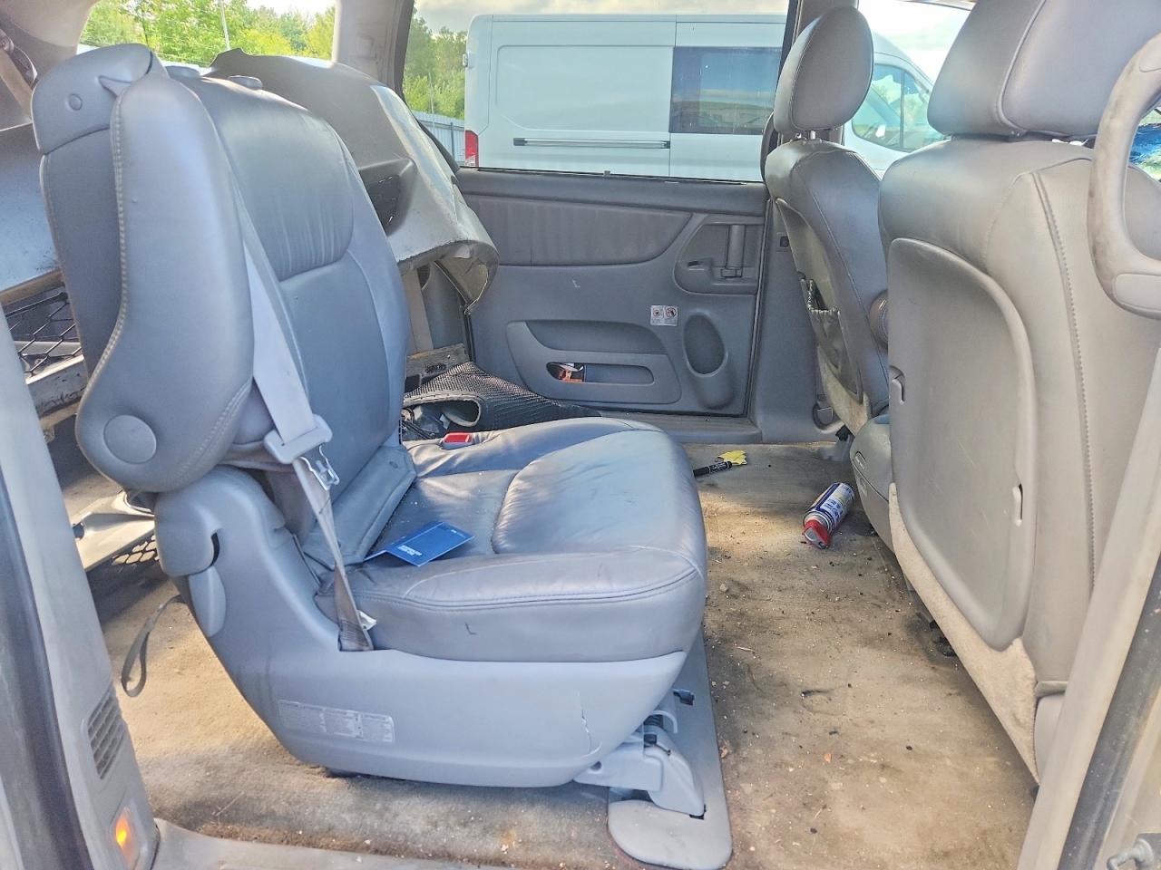 2010 Toyota Sienna Xle Серебряный vin: 5TDYK4CC6AS341623