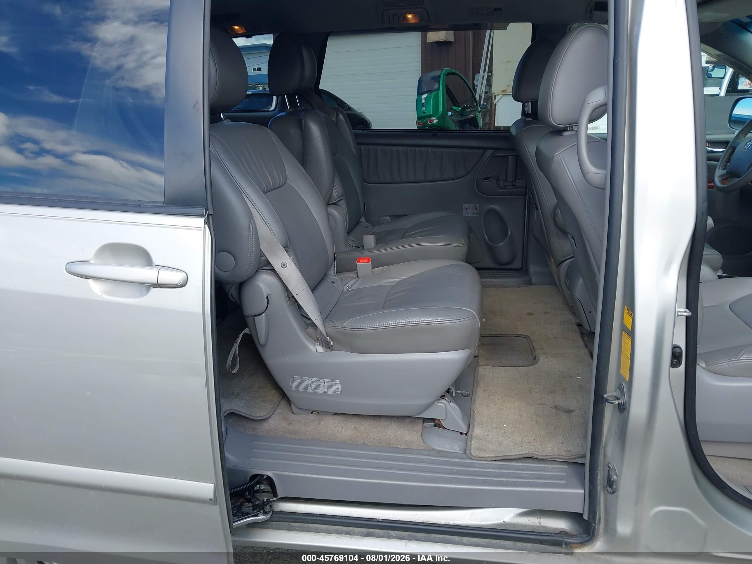 2010 Toyota Sienna Xle Beige vin: 5TDYK4CC7AS310137