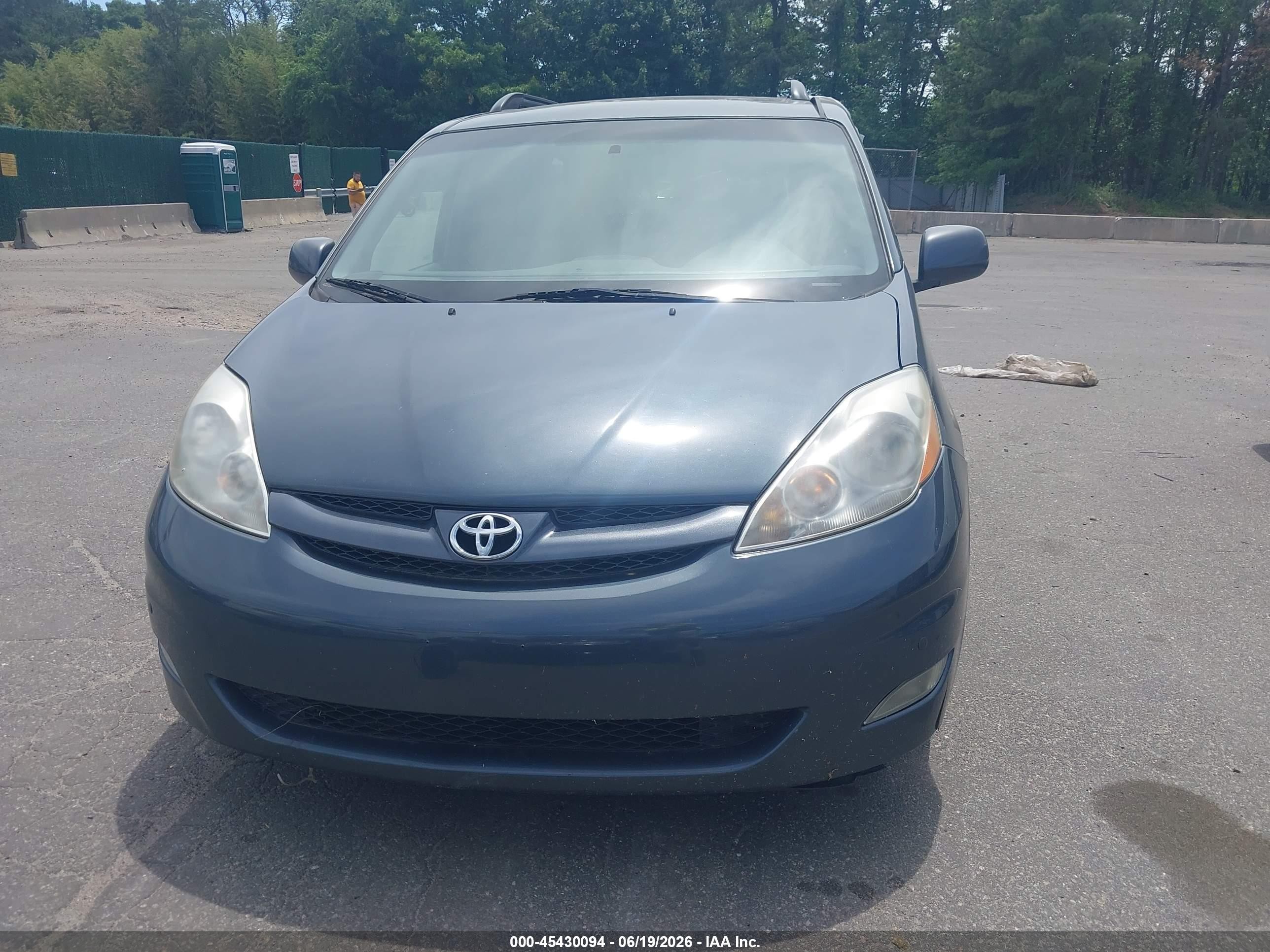 2010 Toyota Sienna Xle Blue vin: 5TDYK4CC7AS337726