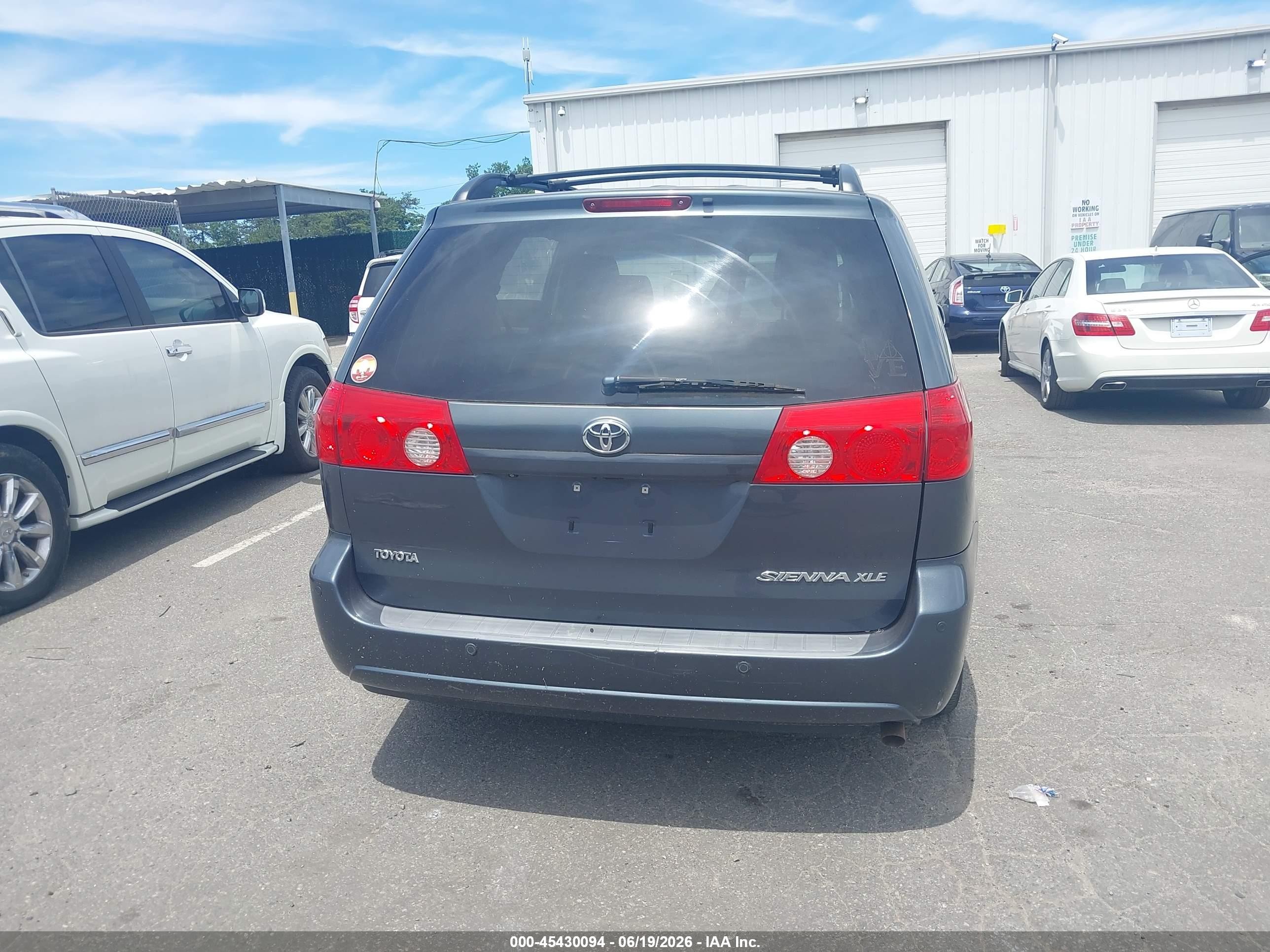 2010 Toyota Sienna Xle Blue vin: 5TDYK4CC7AS337726