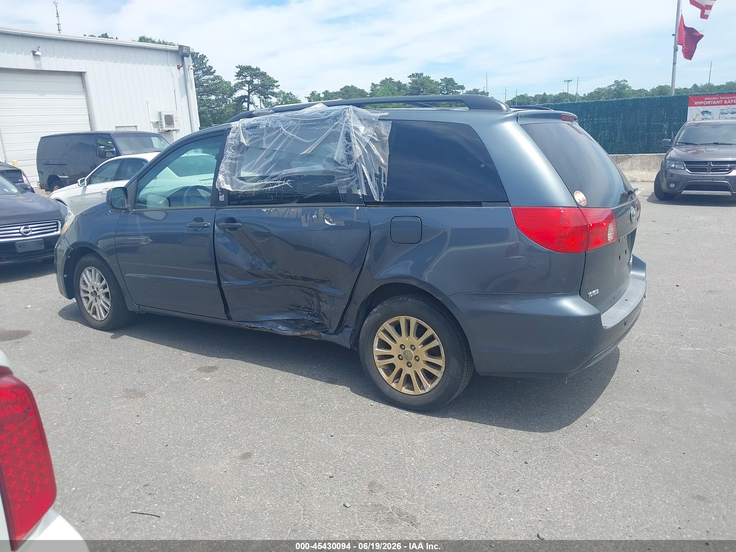 2010 Toyota Sienna Xle Blue vin: 5TDYK4CC7AS337726