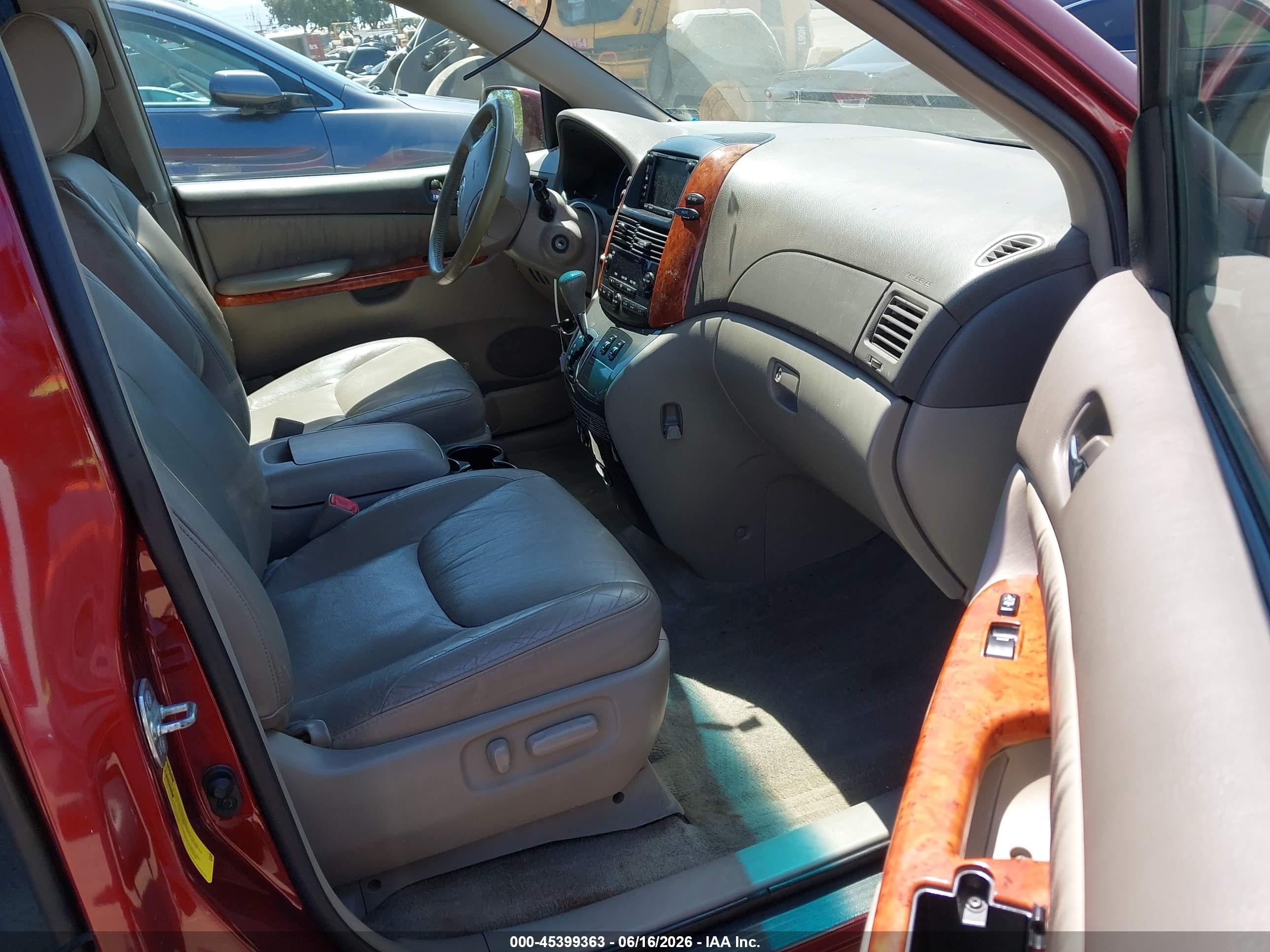 2010 Toyota Sienna Xle Red vin: 5TDYK4CC7AS339590