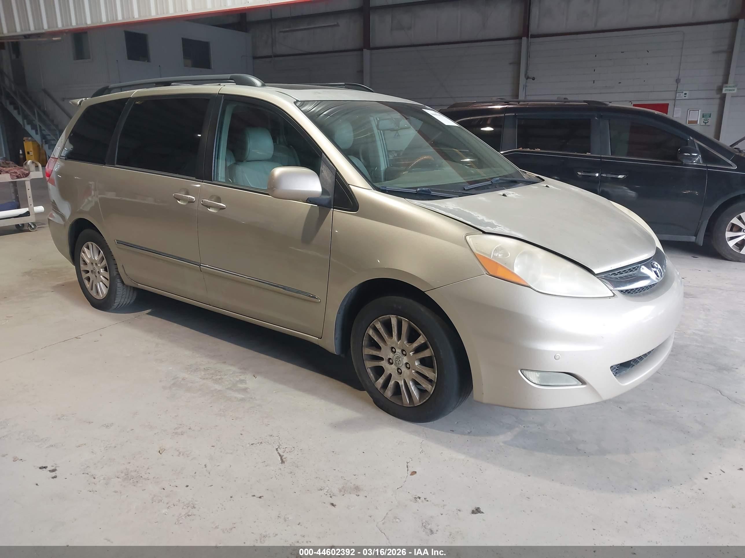 2010 Toyota Sienna Limited Золотой vin: 5TDYK4CC7AS340206