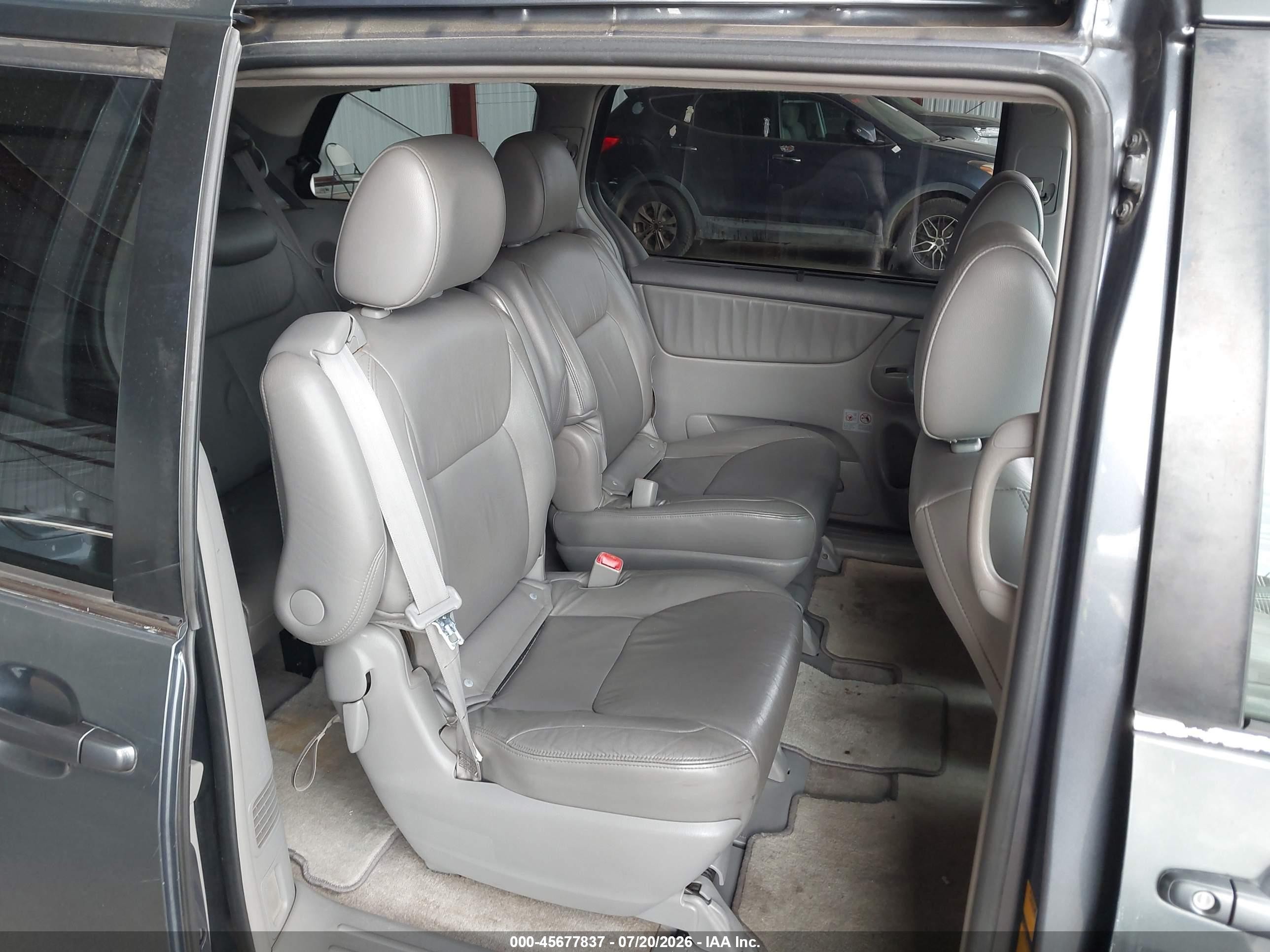 2010 Toyota Sienna Xle Gray vin: 5TDYK4CC8AS299732
