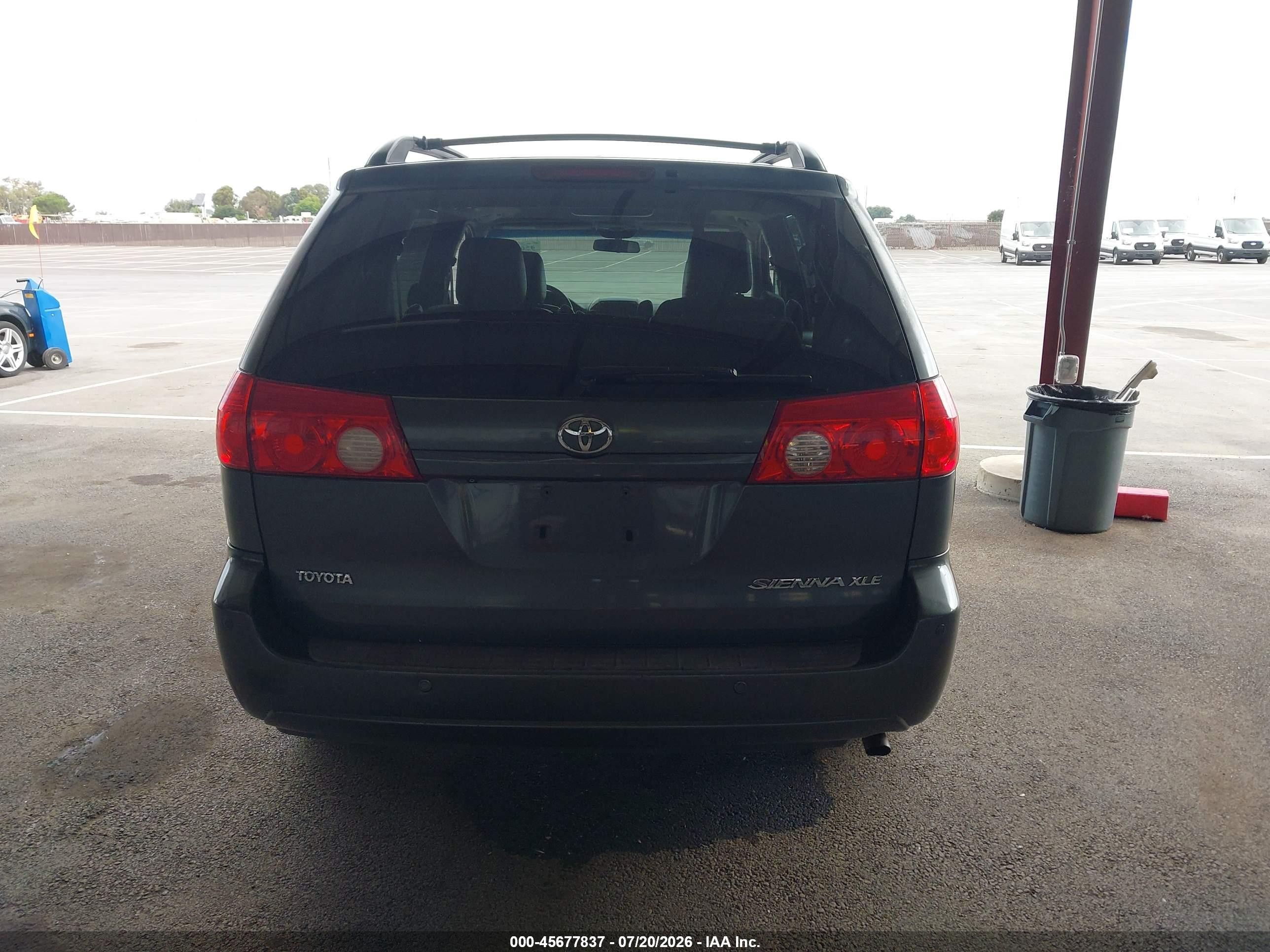 2010 Toyota Sienna Xle Gray vin: 5TDYK4CC8AS299732