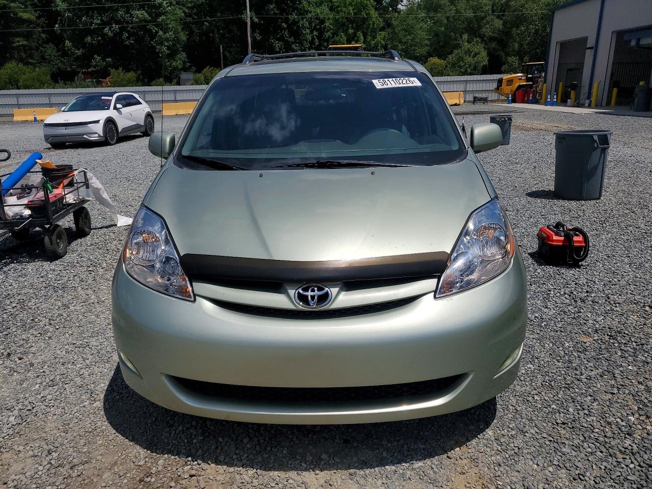 2010 Toyota Sienna Xle Green vin: 5TDYK4CC8AS306663