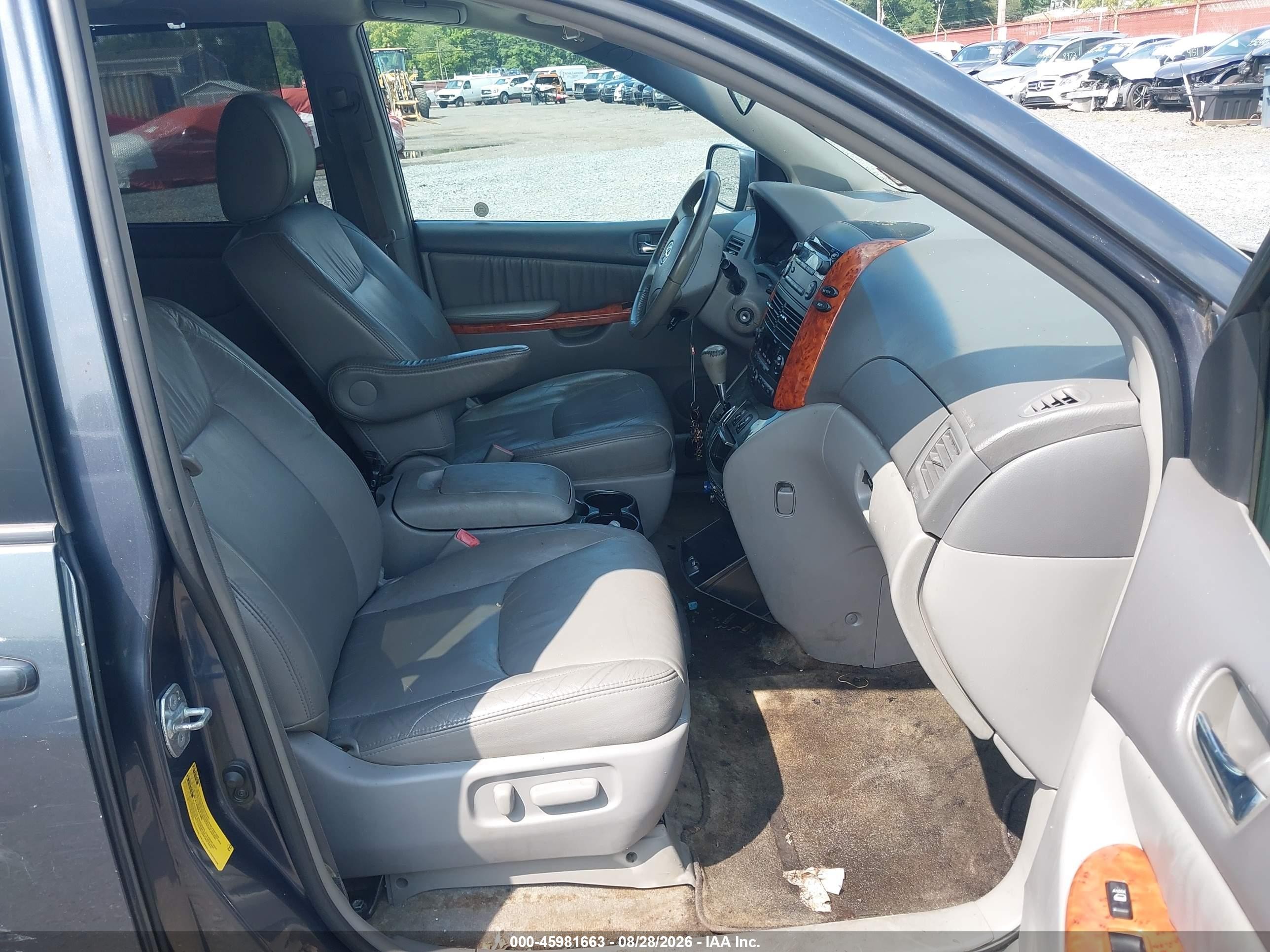 2010 Toyota Sienna Xle Gray vin: 5TDYK4CC8AS332258