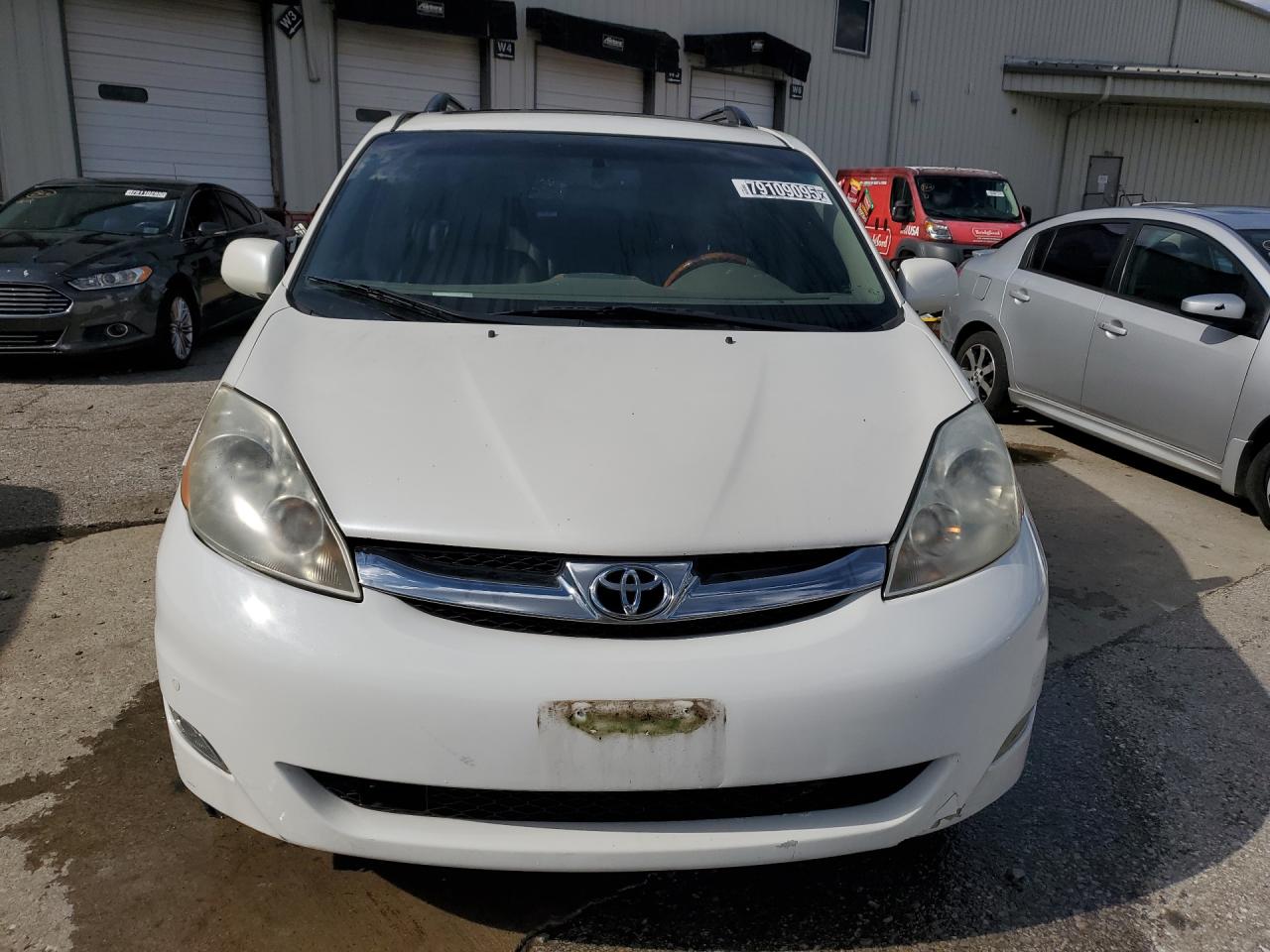 2010 Toyota Sienna Xle Limited White vin: 5TDYK4CC9AS312388 Damage: Hood, Chipped, 10 Or More