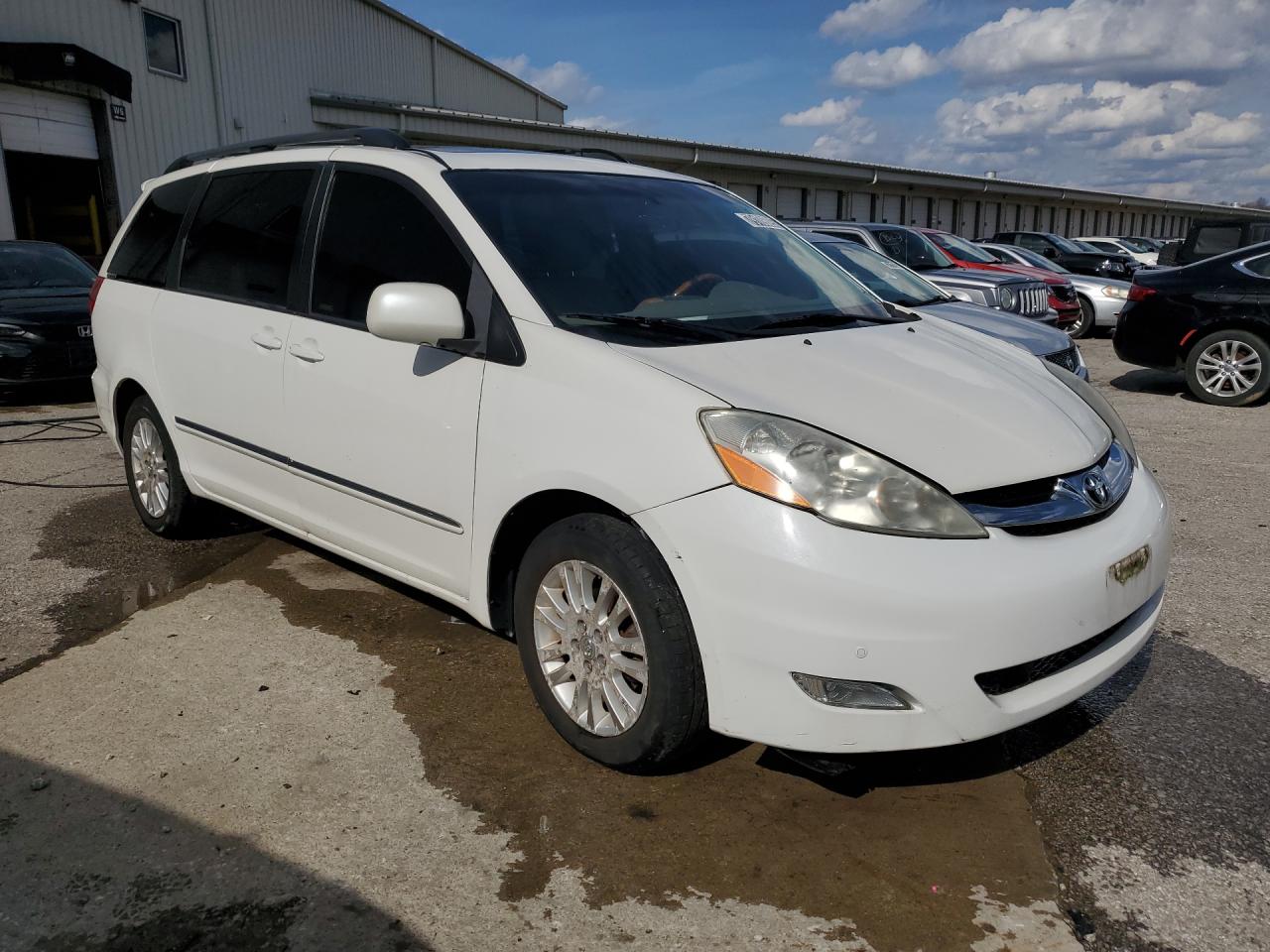 2010 Toyota Sienna Xle Limited White vin: 5TDYK4CC9AS312388 Damage: Right Front Door, Dent(S) W/ Paint Dmg, 1/8 To 1/2 Inch