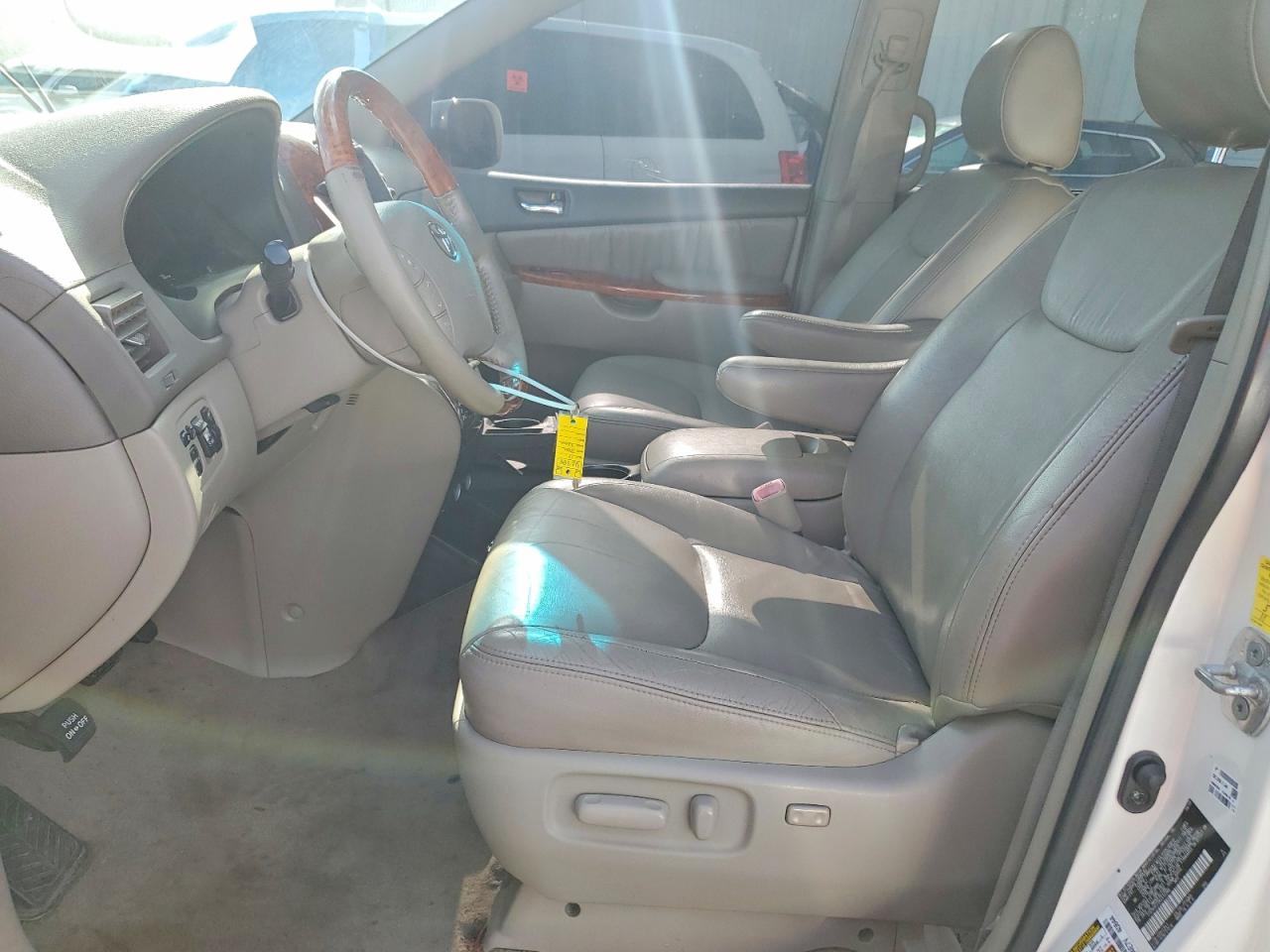 2010 Toyota Sienna Xle Limited White vin: 5TDYK4CC9AS312388