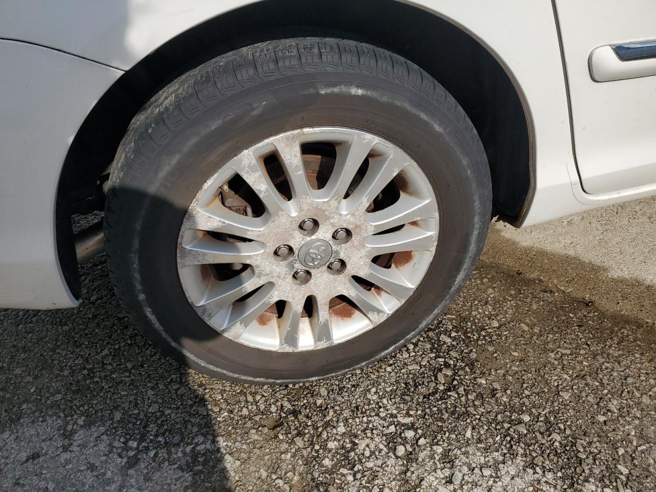 2010 Toyota Sienna Xle Limited White vin: 5TDYK4CC9AS312388 Damage: Right Rear Wheel, Corrosion, > 12 Inches