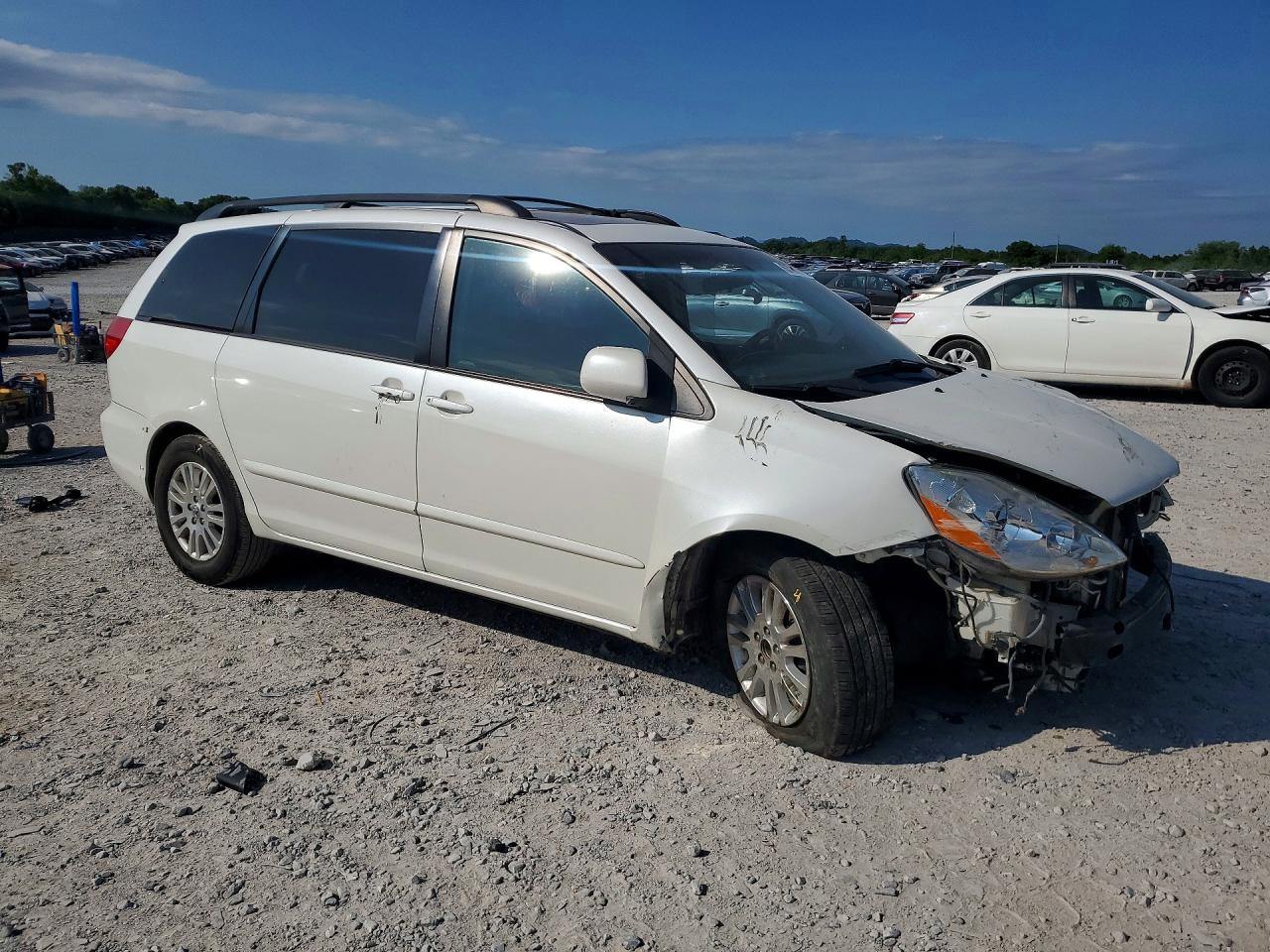 2010 Toyota Sienna Xle White vin: 5TDYK4CC9AS319616