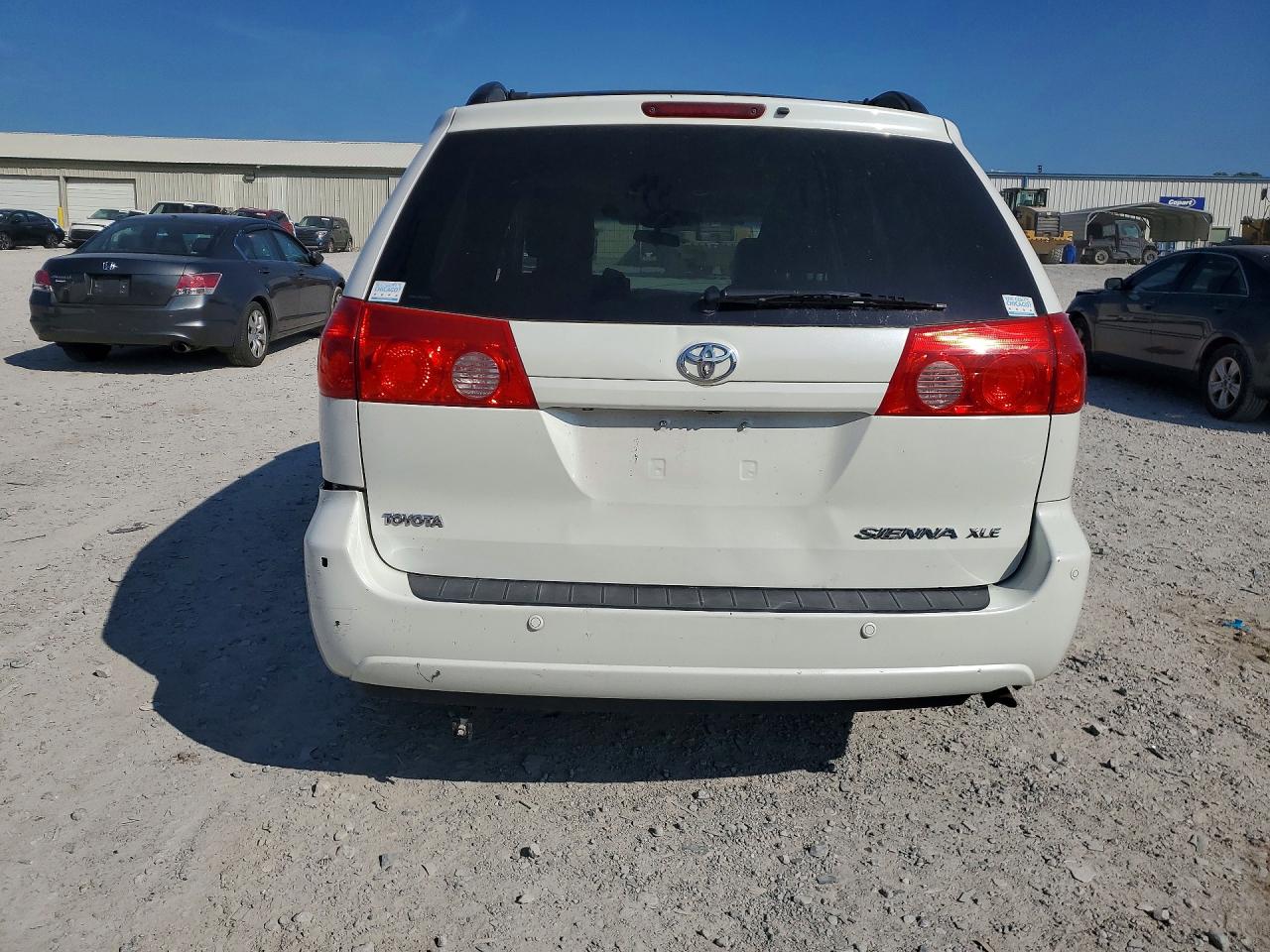 2010 Toyota Sienna Xle White vin: 5TDYK4CC9AS319616
