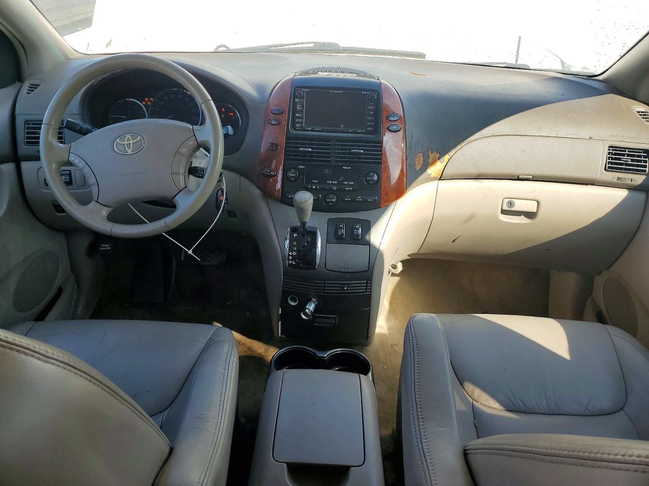 2010 Toyota Sienna Xle White vin: 5TDYK4CC9AS319616