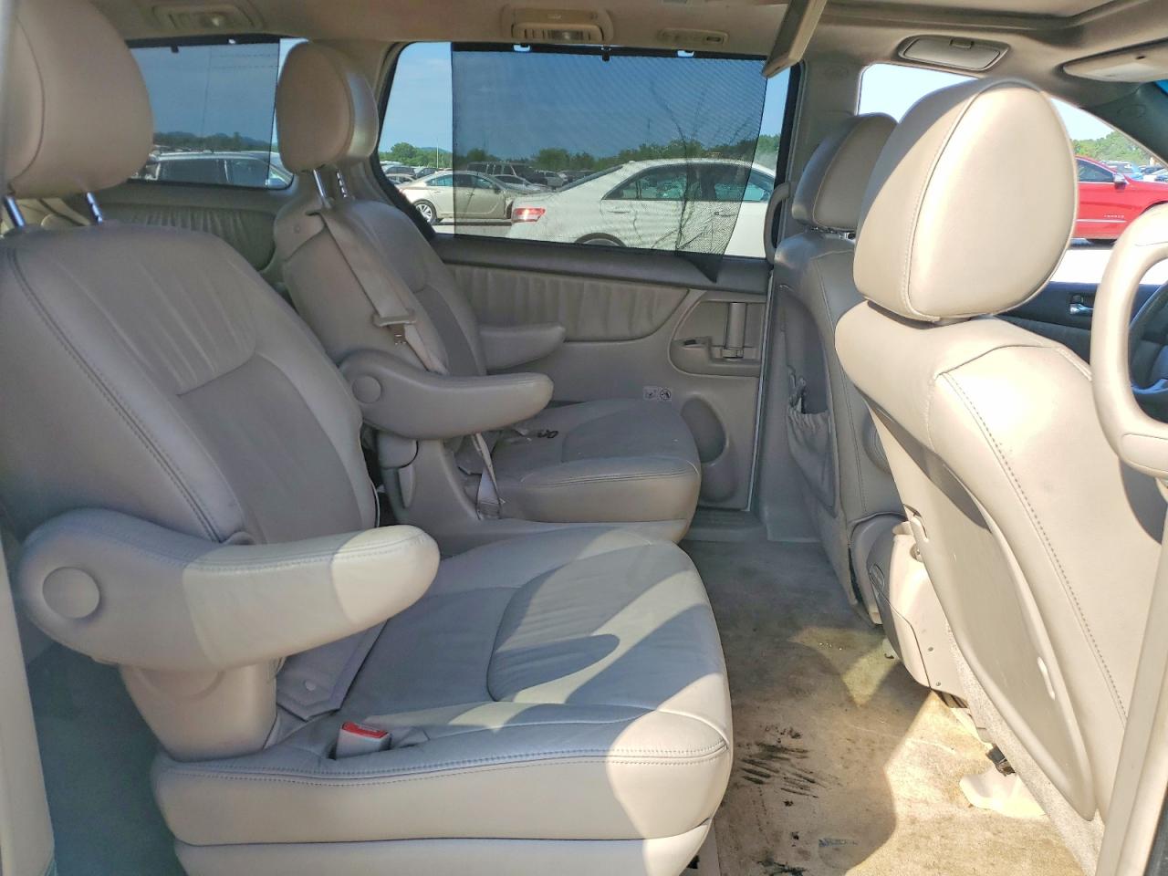 2010 Toyota Sienna Xle White vin: 5TDYK4CC9AS319616