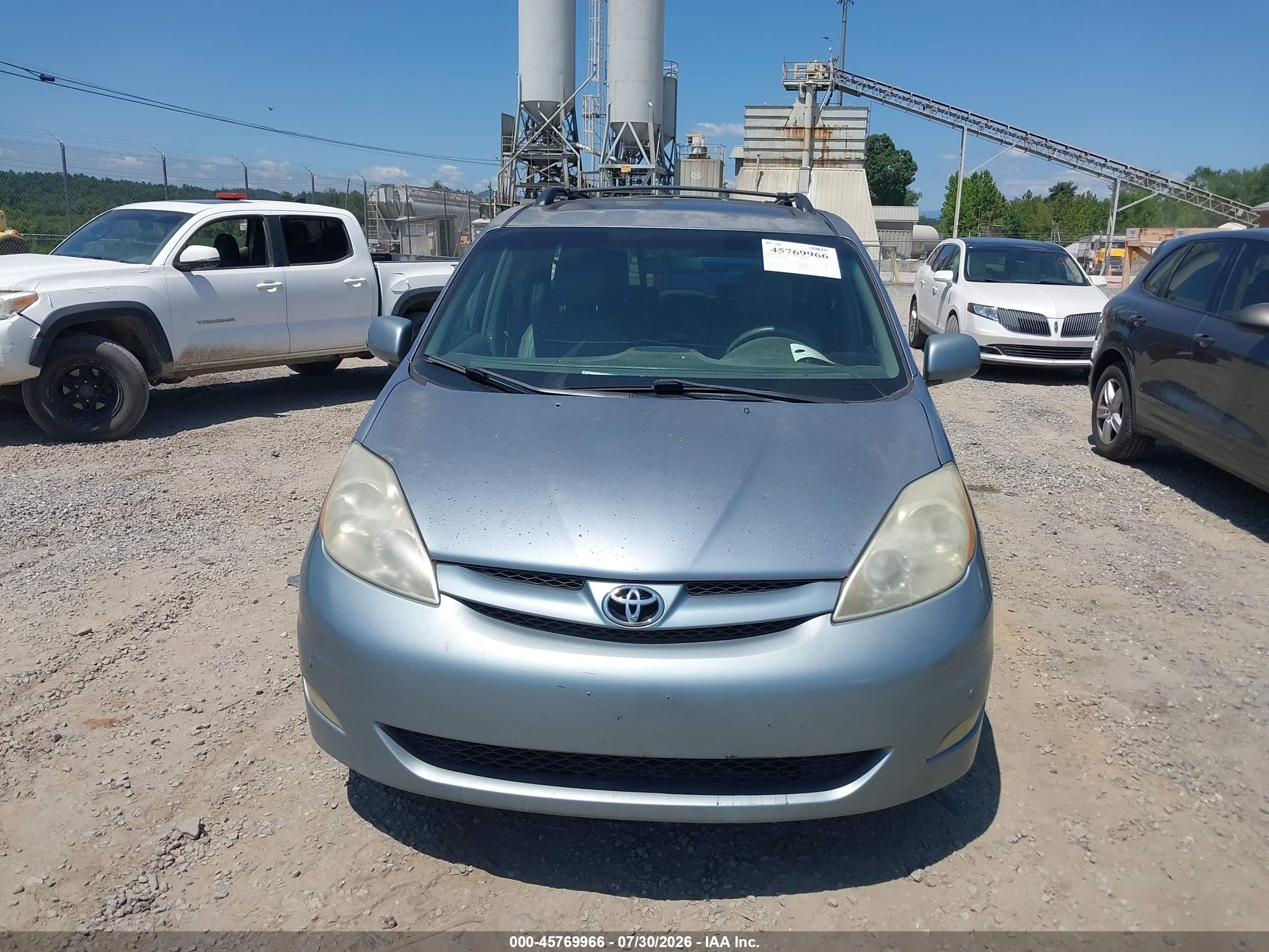 2010 Toyota Sienna Xle Blue vin: 5TDYK4CC9AS320720