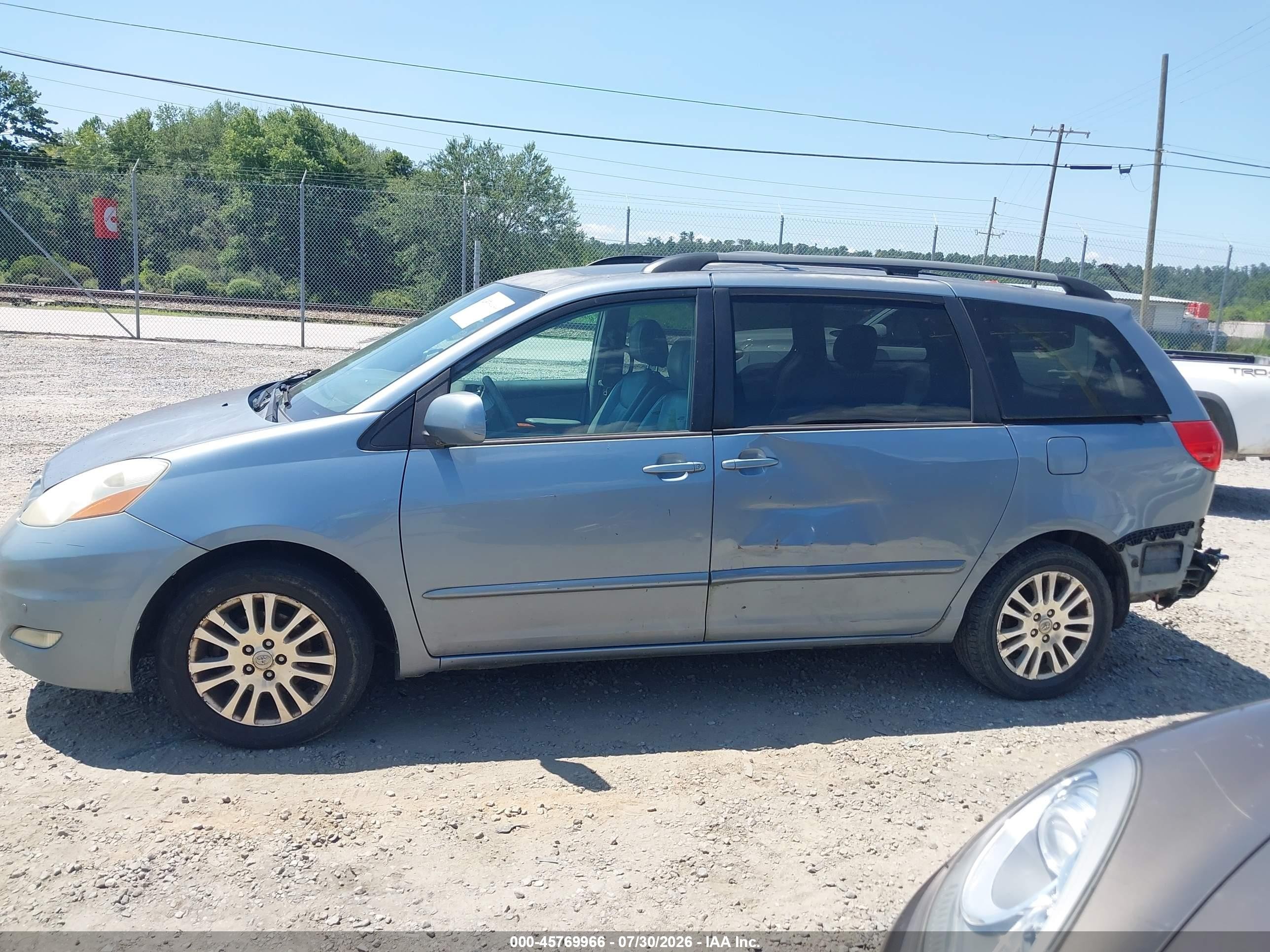 2010 Toyota Sienna Xle Blue vin: 5TDYK4CC9AS320720