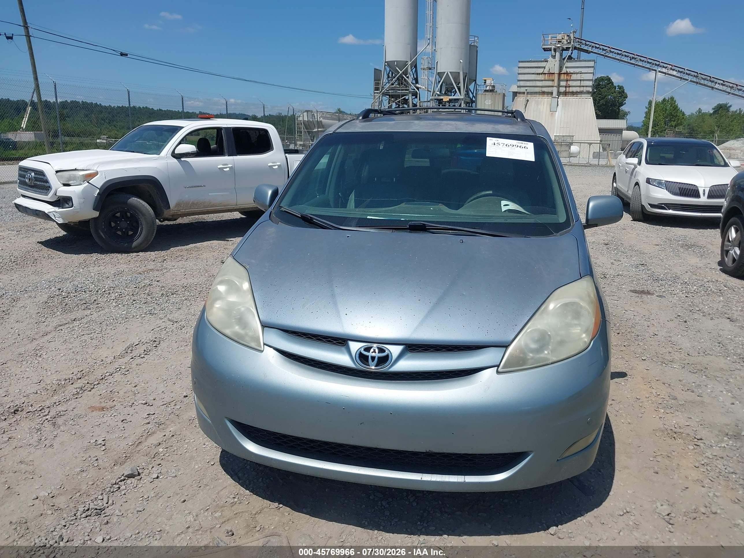 2010 Toyota Sienna Xle Blue vin: 5TDYK4CC9AS320720