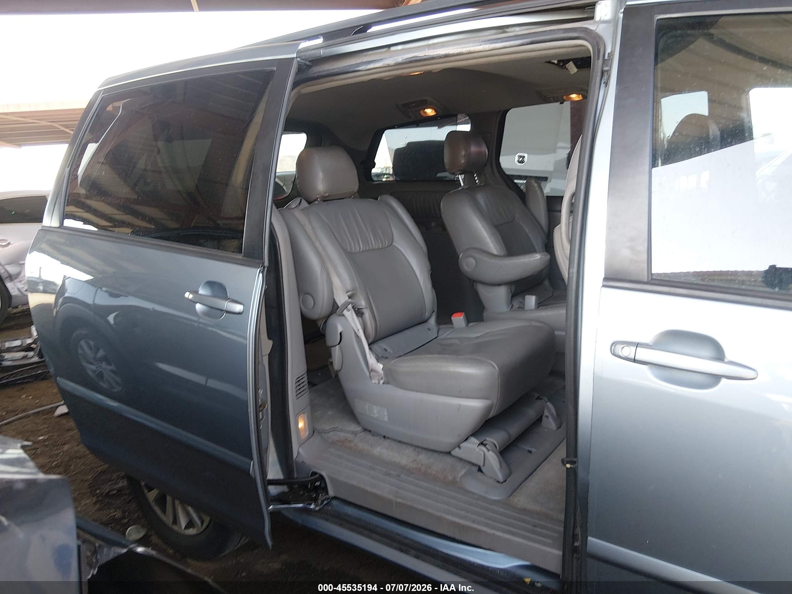 2010 Toyota Sienna Xle Light Blue vin: 5TDYK4CCXAS313016