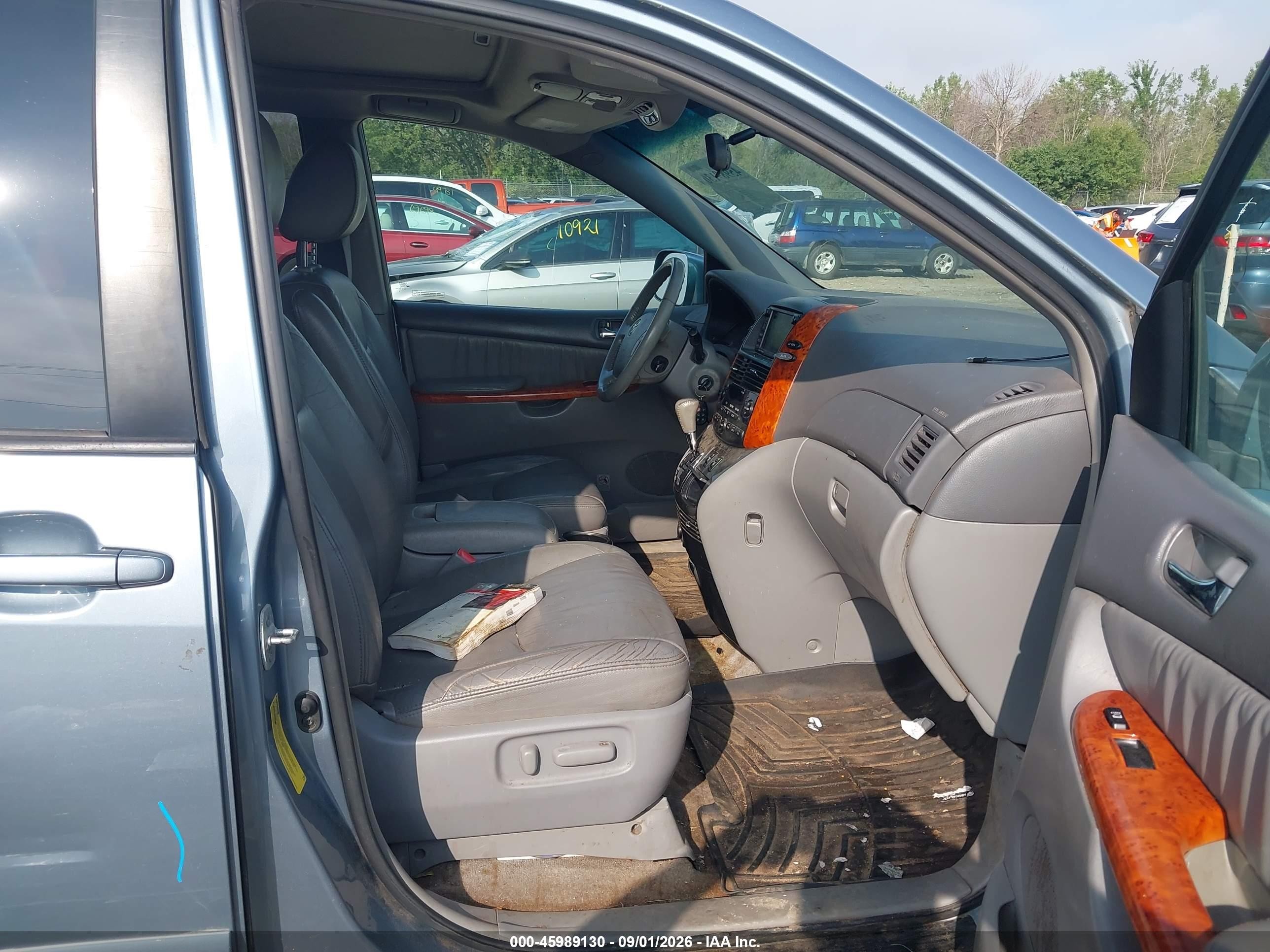 2010 Toyota Sienna Xle Light Blue vin: 5TDYK4CCXAS322007