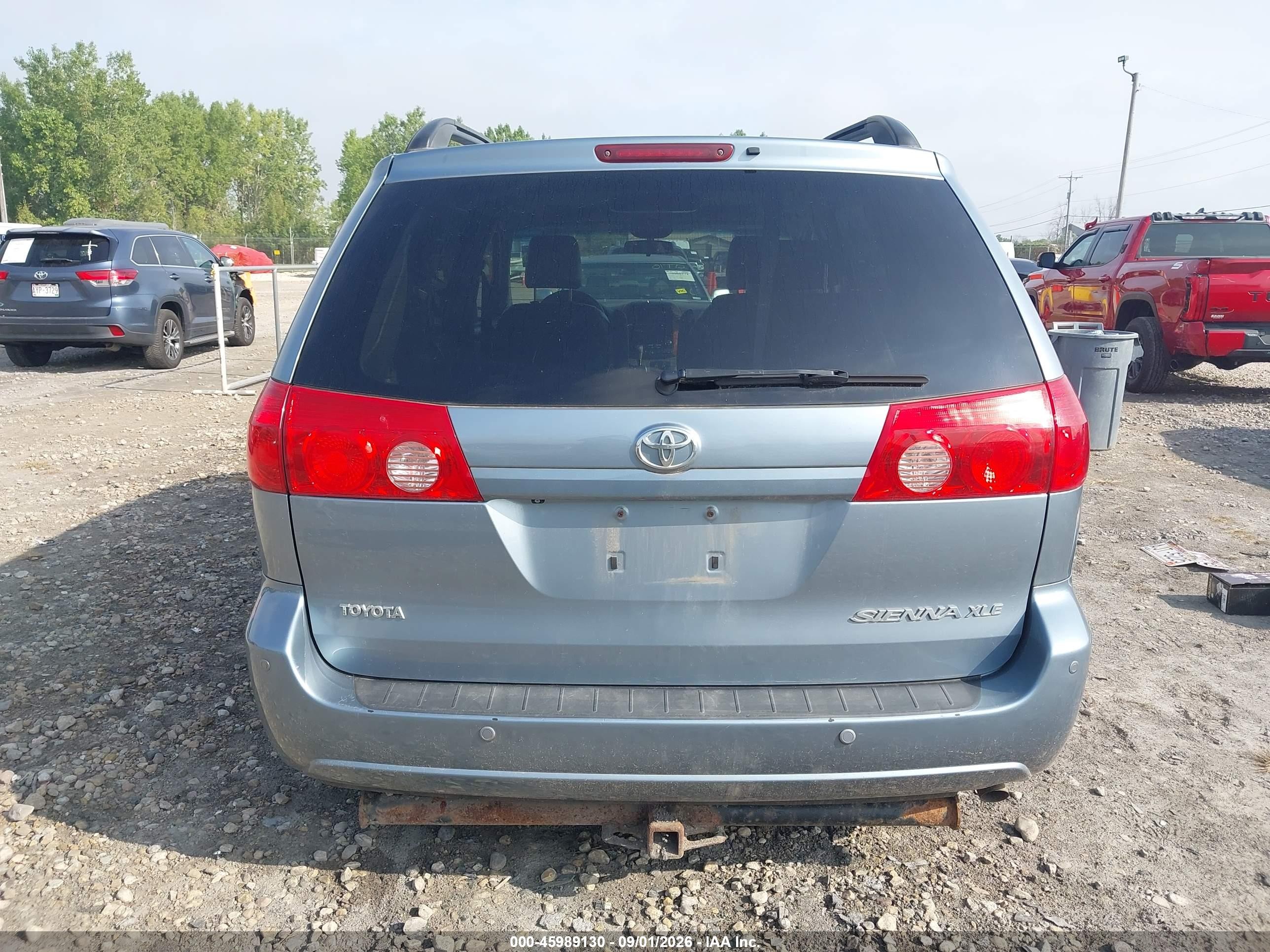 2010 Toyota Sienna Xle Light Blue vin: 5TDYK4CCXAS322007