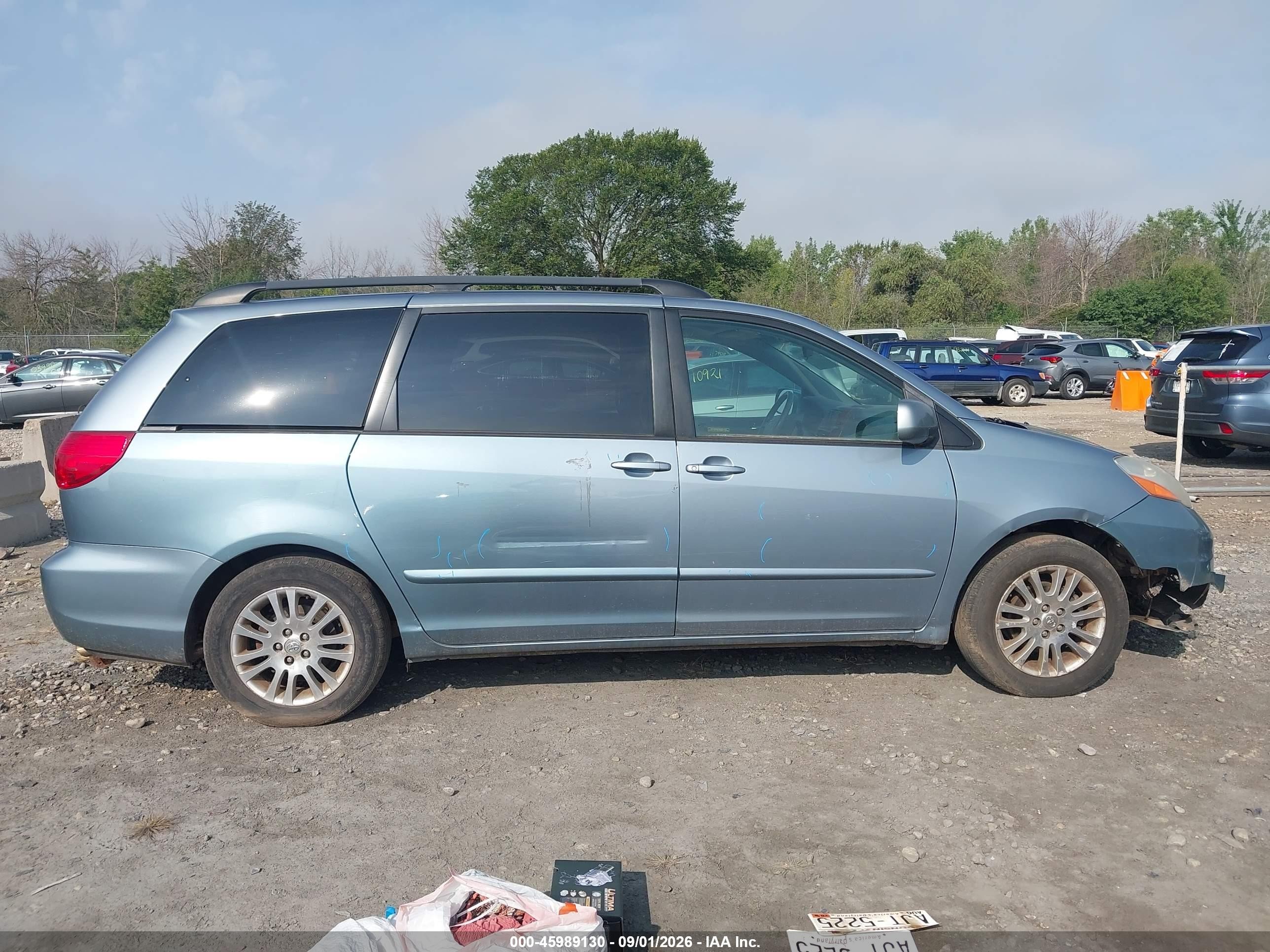 2010 Toyota Sienna Xle Light Blue vin: 5TDYK4CCXAS322007