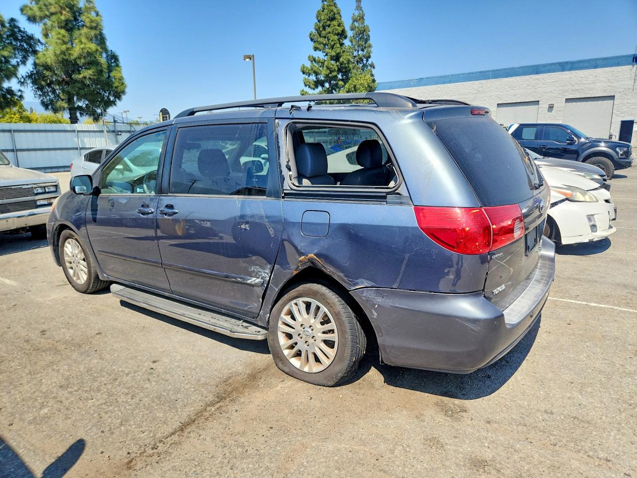 2010 Toyota Sienna Xle Charcoal vin: 5TDYK4CCXAS327840