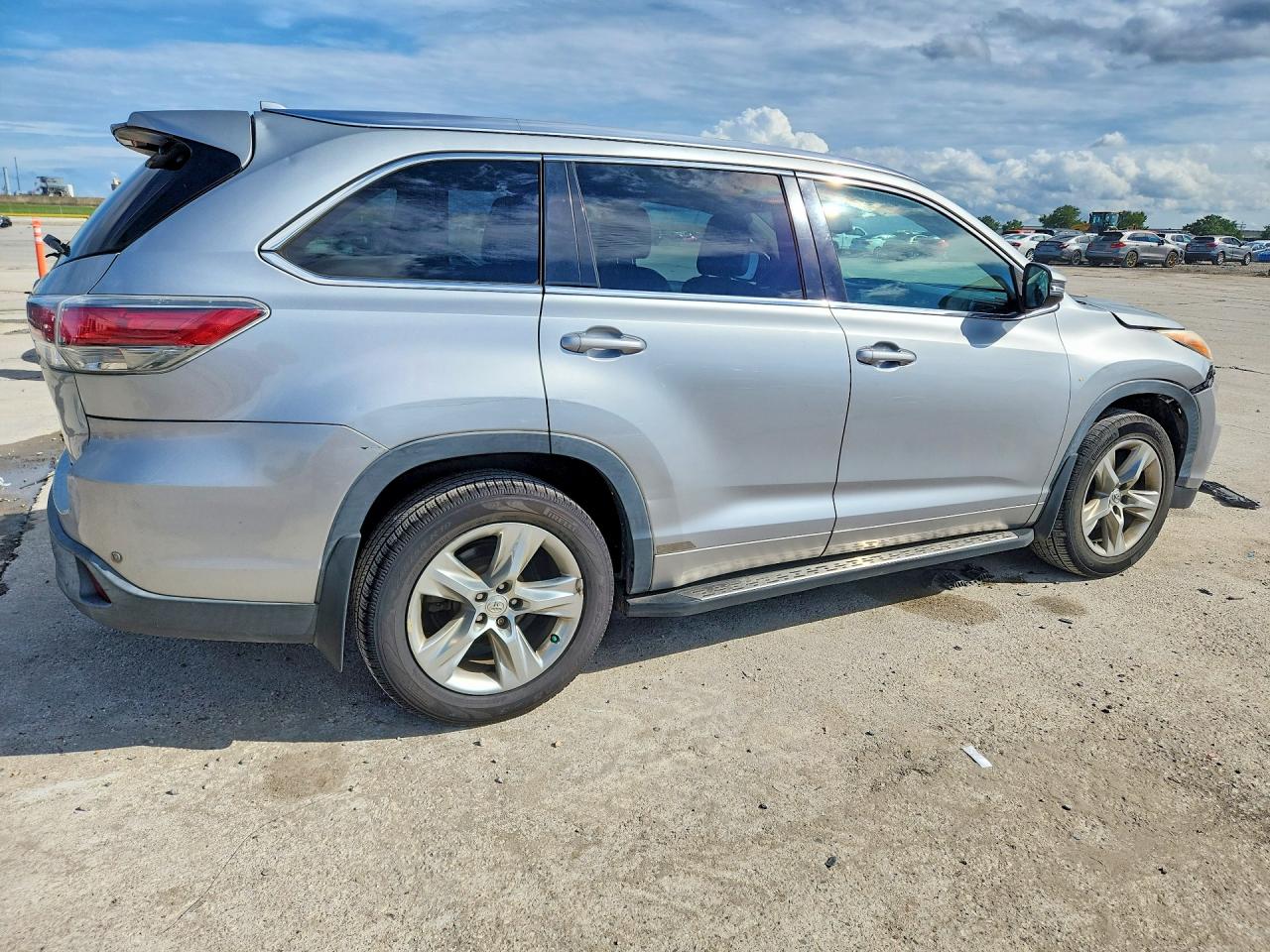2014 Toyota Highlander Limited Silver vin: 5TDYKRFH0ES015925