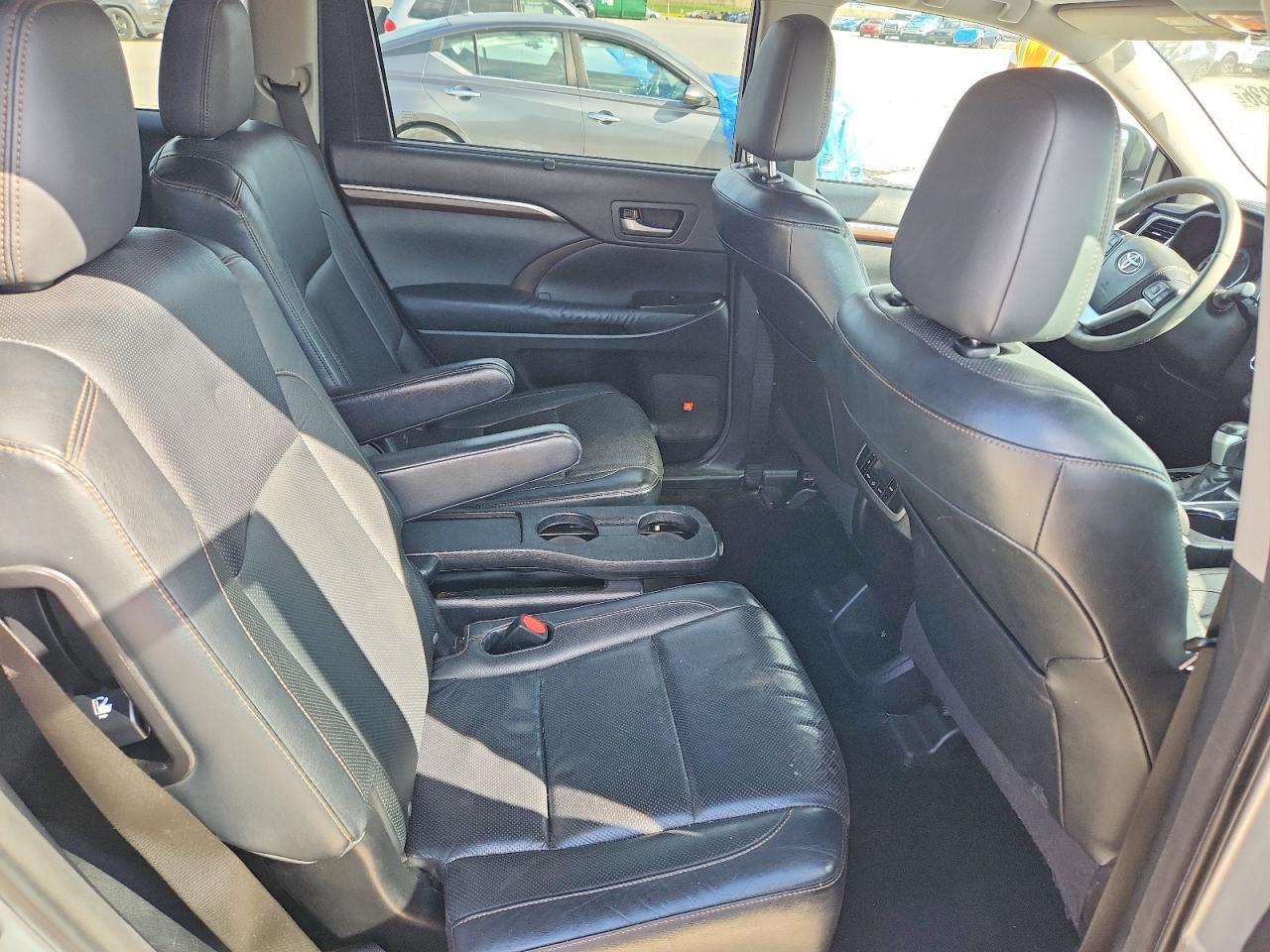 2014 Toyota Highlander Limited Silver vin: 5TDYKRFH0ES015925