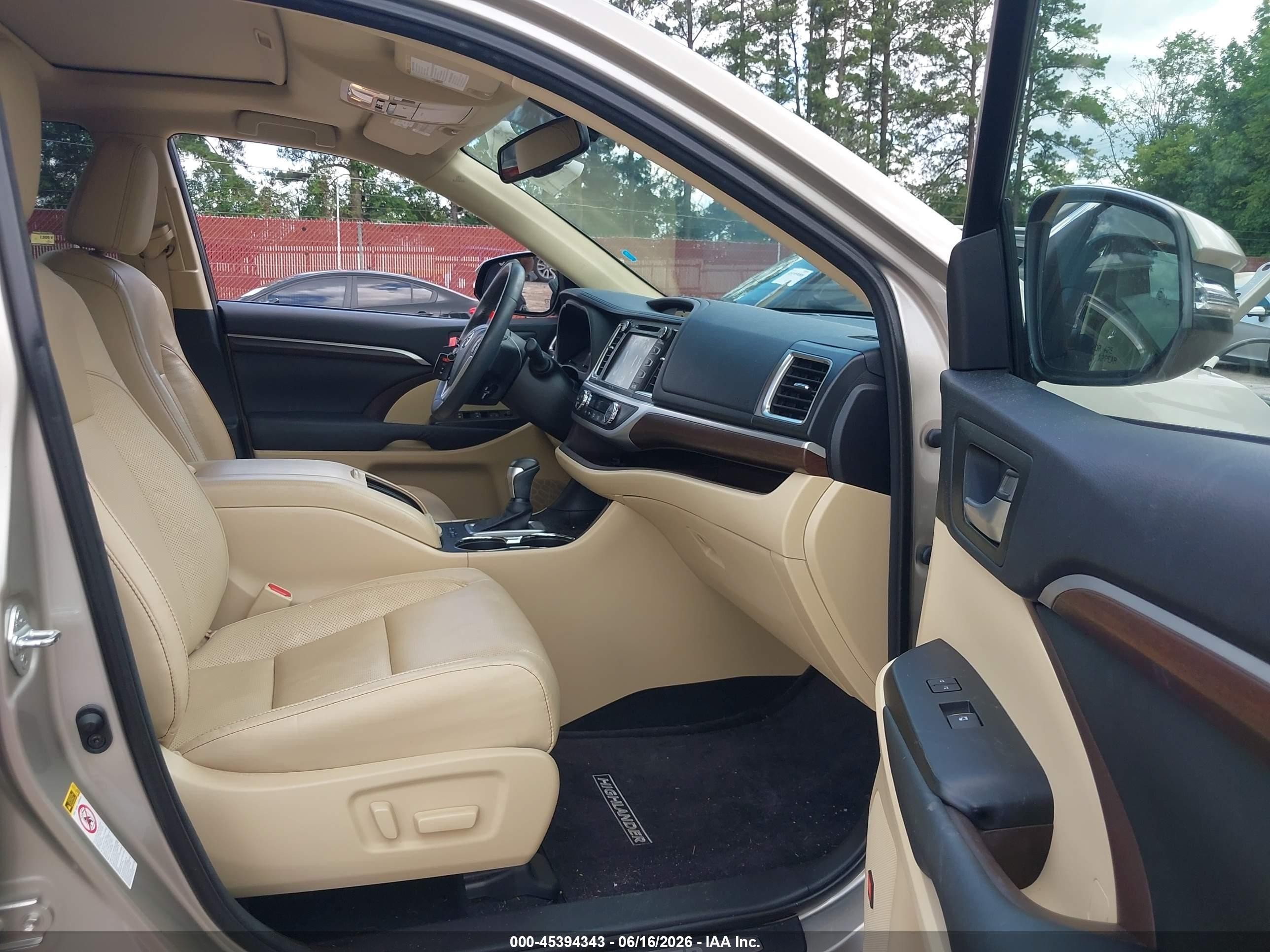 2015 Toyota Highlander Limited V6 Tan vin: 5TDYKRFH1FS094586