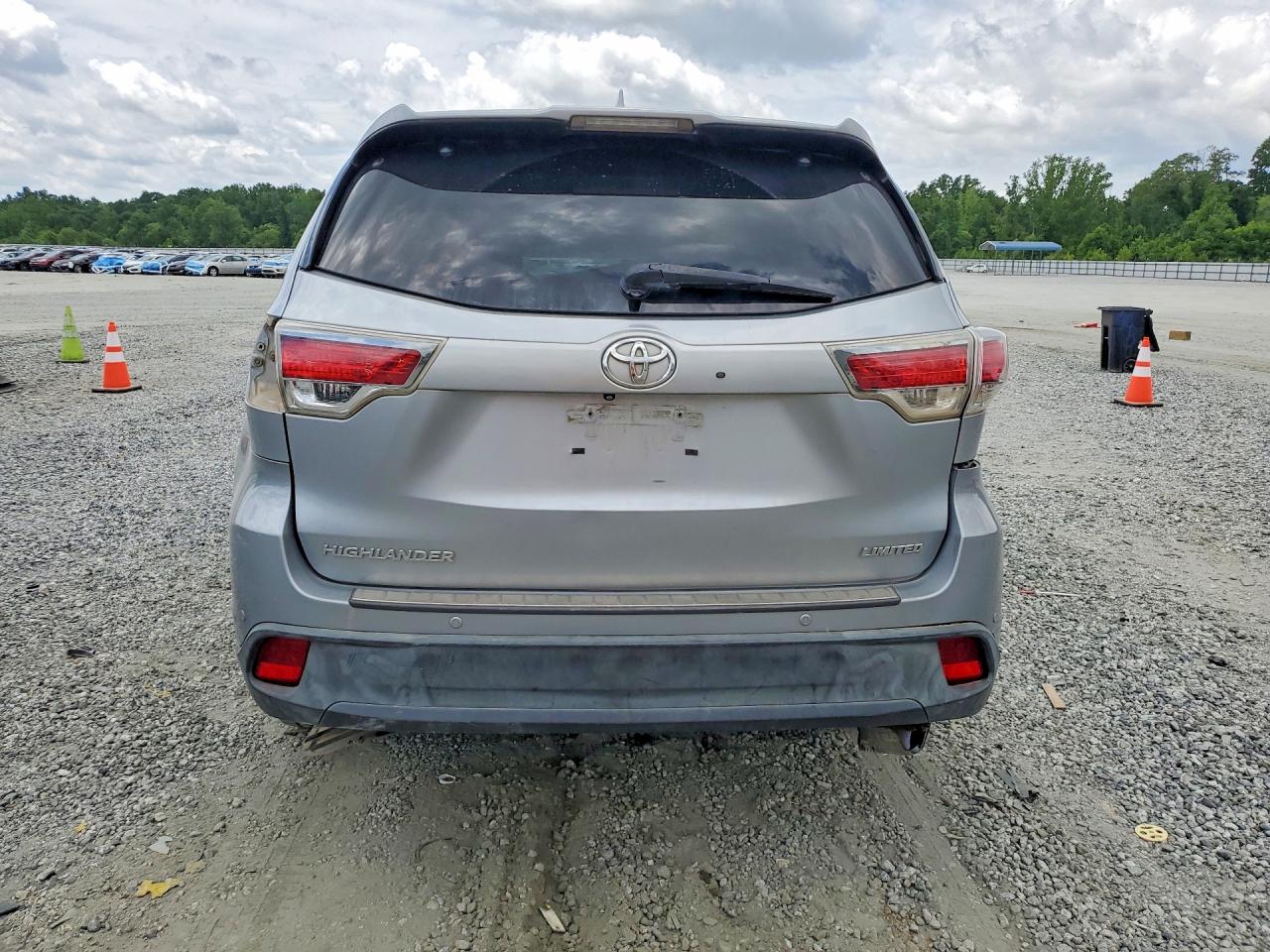 2014 Toyota Highlander Limited Silver vin: 5TDYKRFH2ES022973
