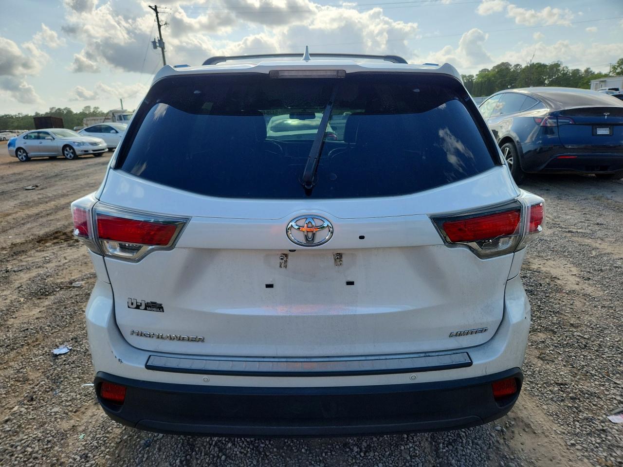 2016 Toyota Highlander Limited White vin: 5TDYKRFH2GS177610