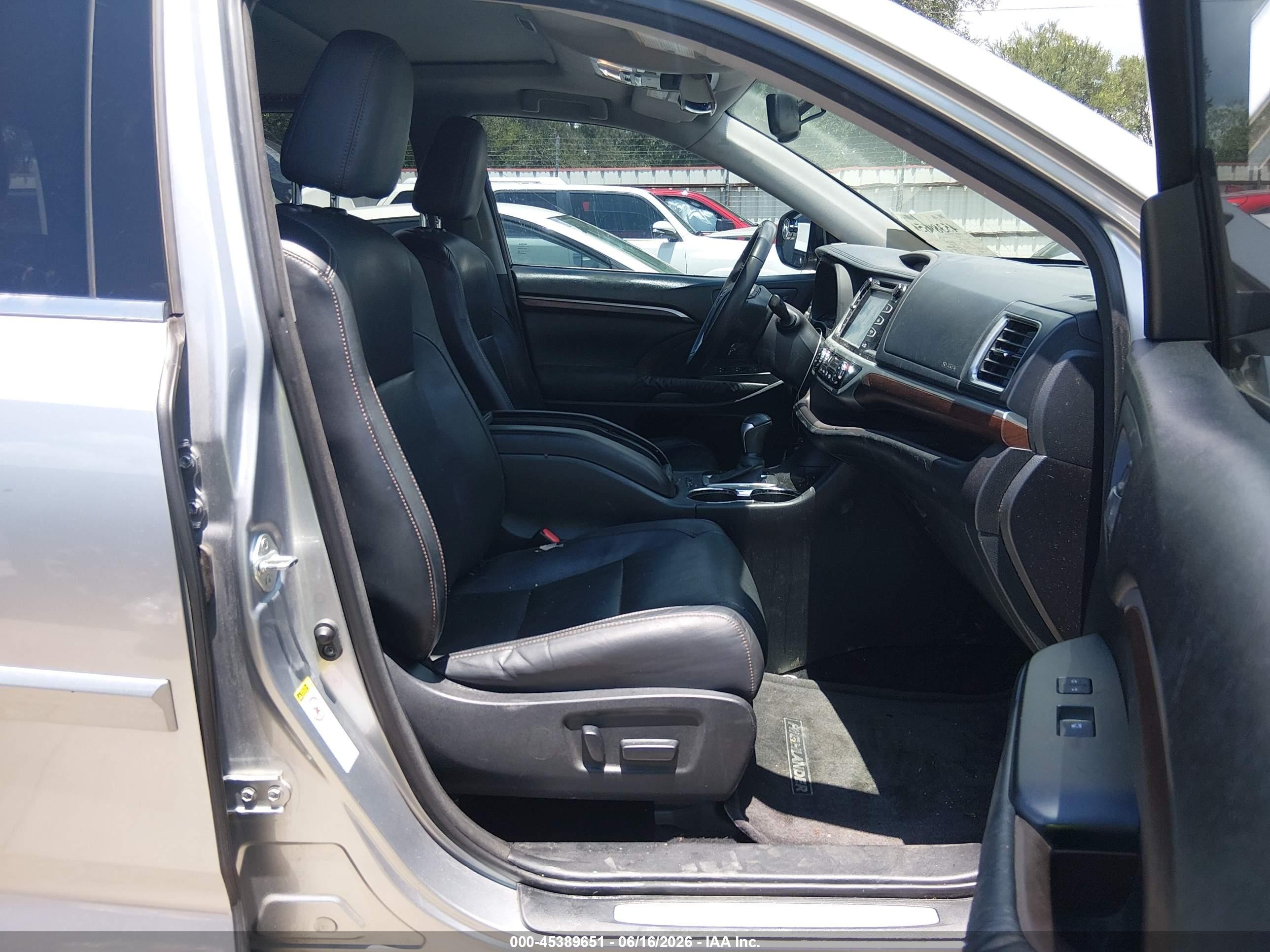 2015 Toyota Highlander Limited V6 Silver vin: 5TDYKRFH3FS067454