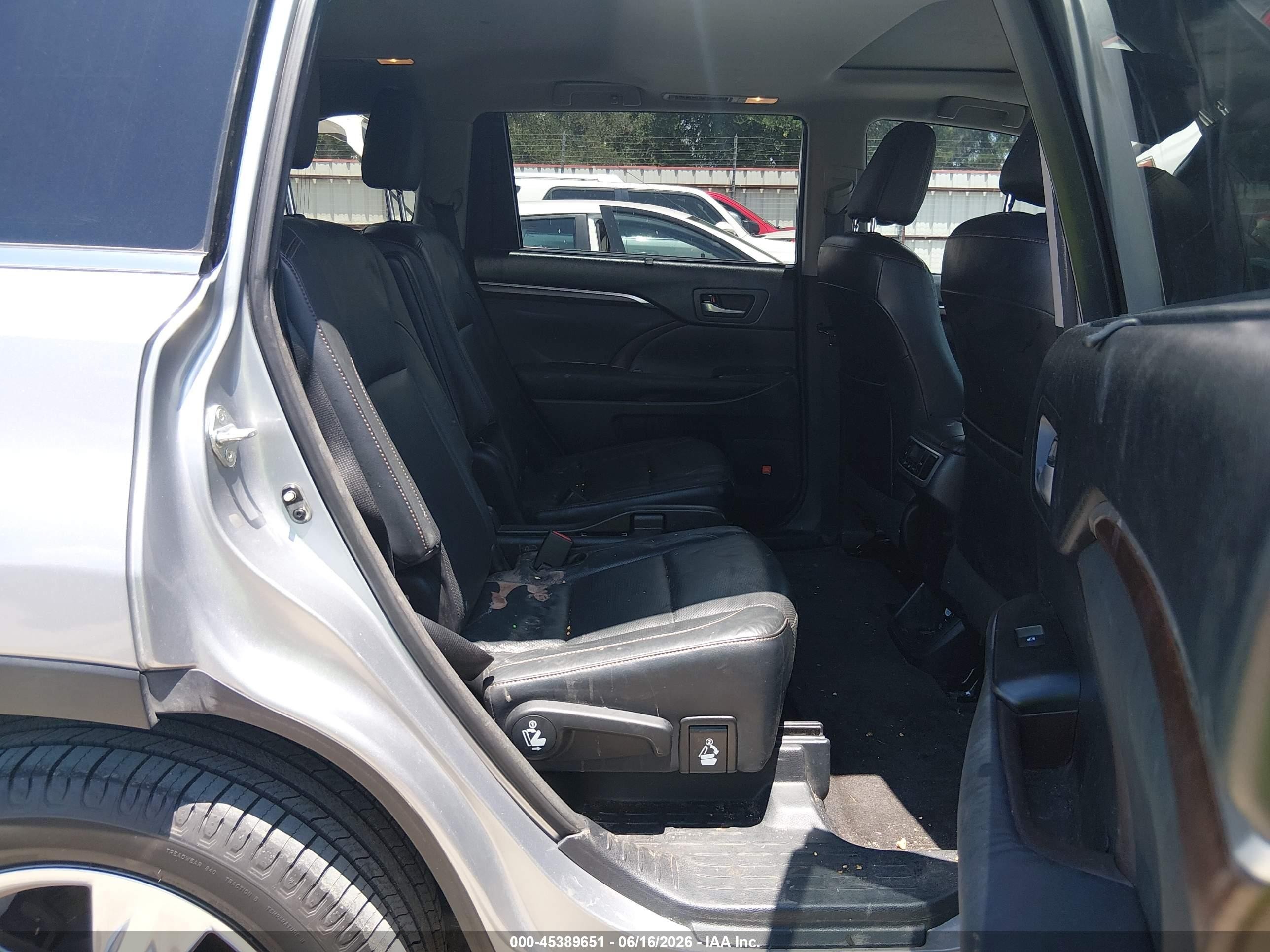 2015 Toyota Highlander Limited V6 Silver vin: 5TDYKRFH3FS067454
