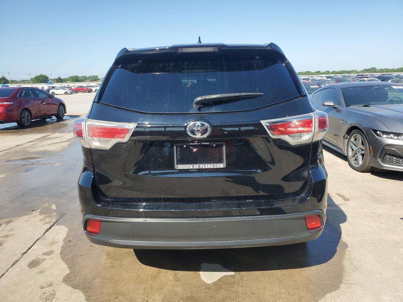 2015 Toyota Highlander Limited Black vin: 5TDYKRFH3FS075845 Damage: Right Tail Light, Heavy Scratch, Replacement Required