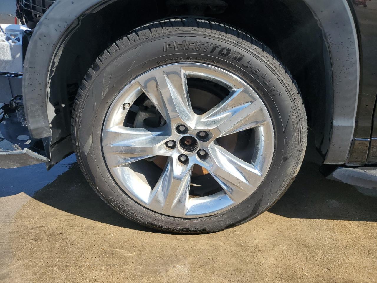 2015 Toyota Highlander Limited Black vin: 5TDYKRFH3FS075845 Damage: Left Front Center Cap, Missing, Replacement Required